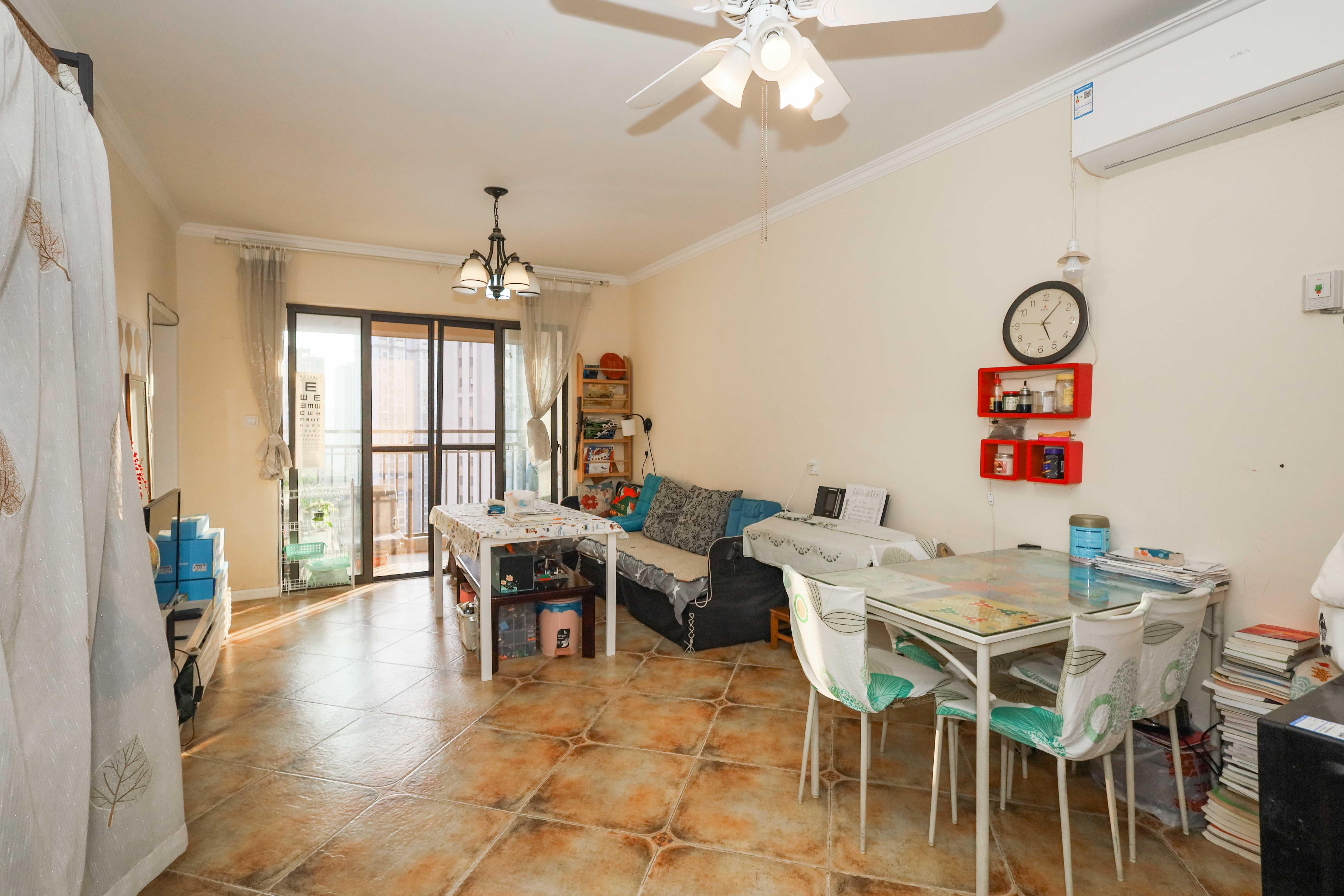 旭辉御府  3室2厅1卫    150.0万客厅