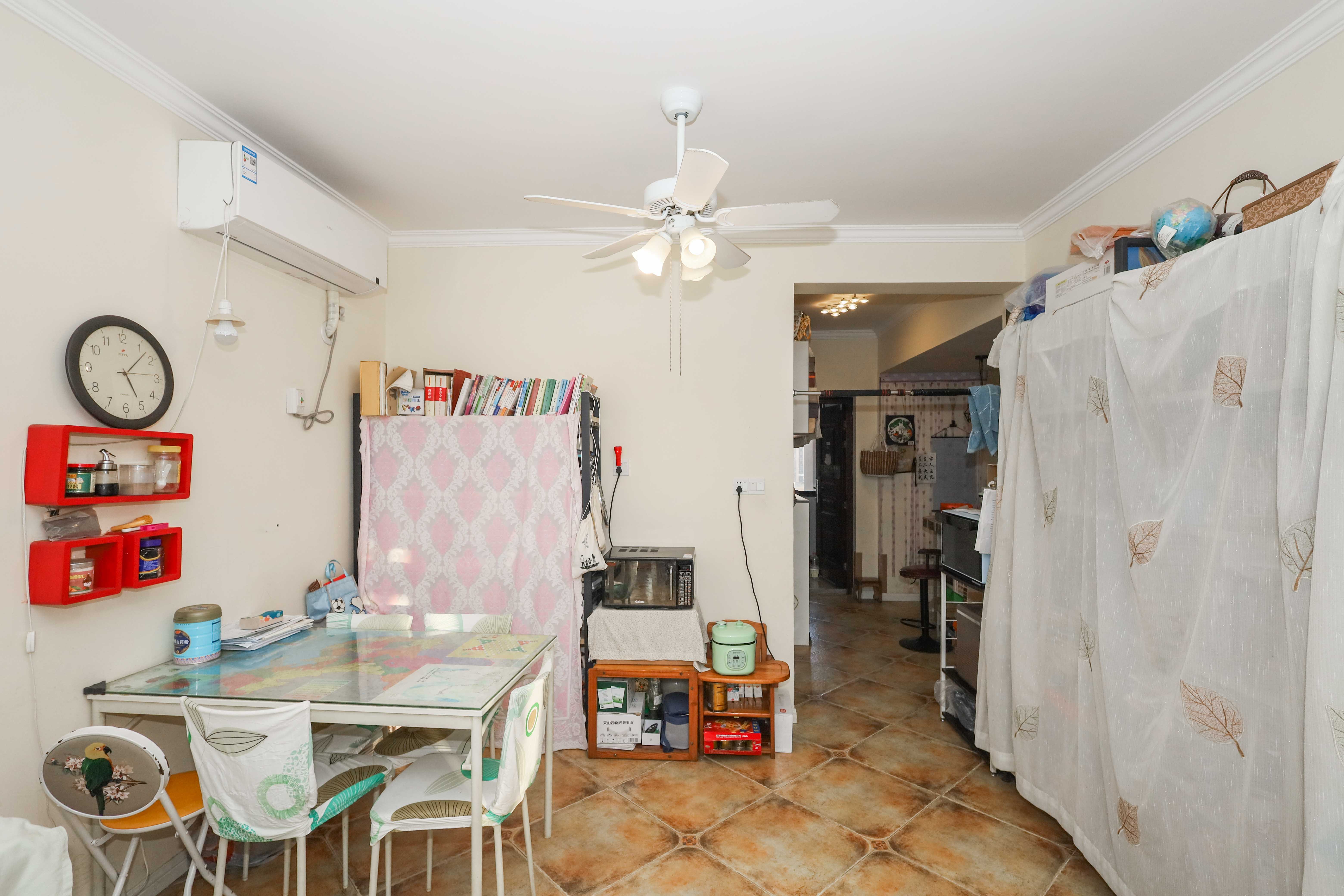 旭辉御府  3室2厅1卫    150.0万客厅