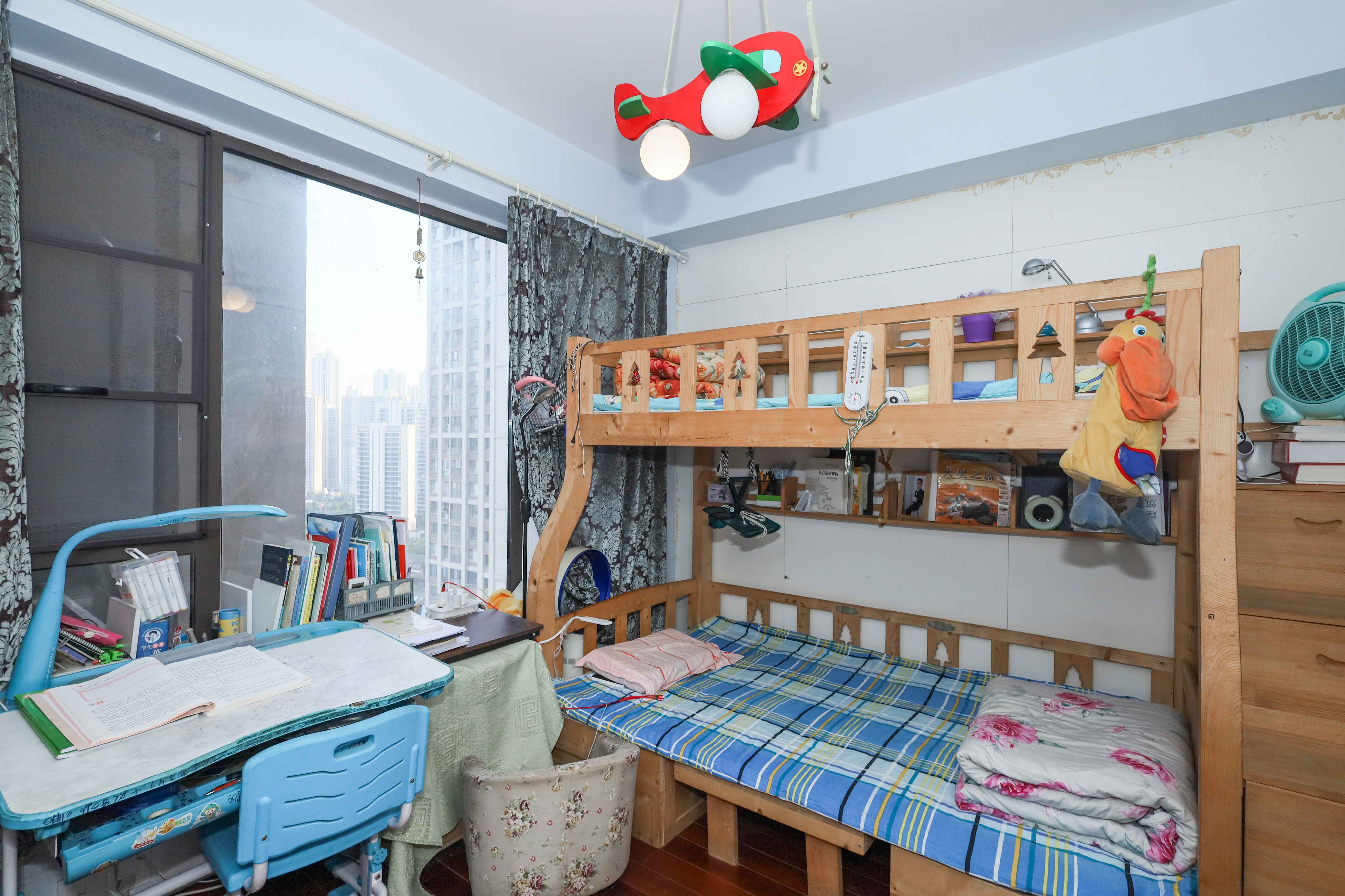 旭辉御府  3室2厅1卫    150.0万卧室