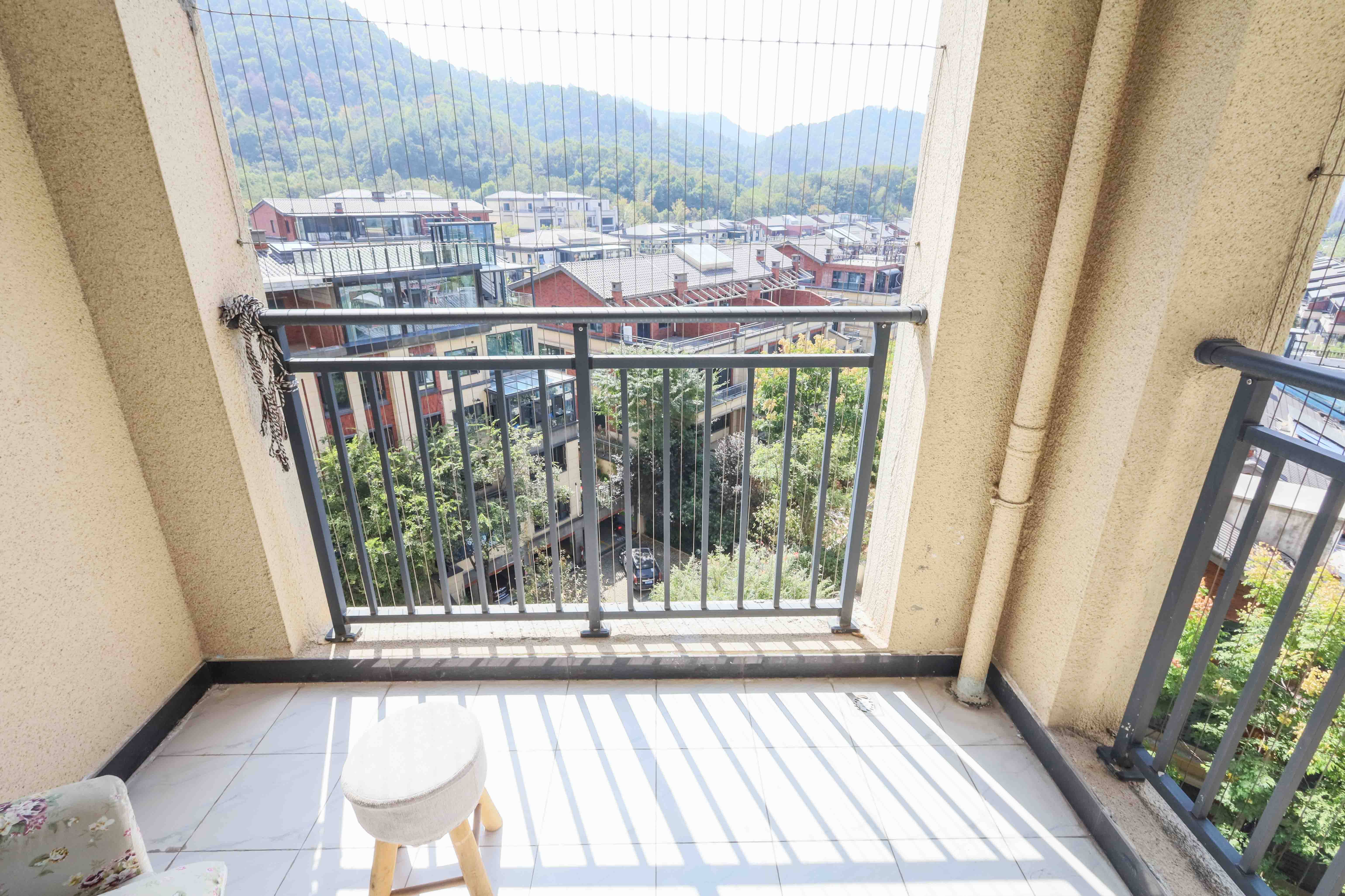 长房梅溪香山  3室2厅1卫    185.0万阳台