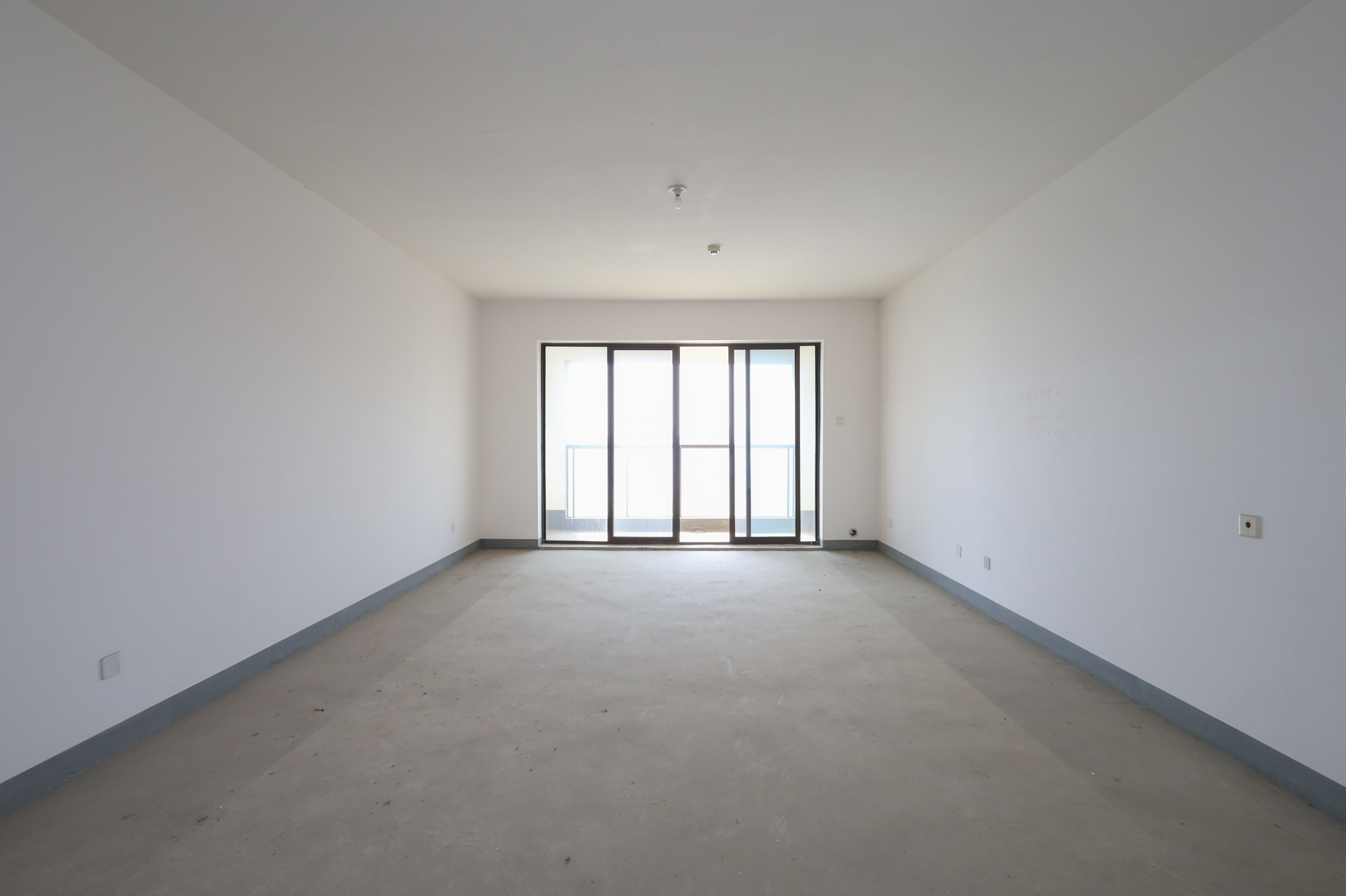 世茂外滩里(世茂铂翠湾三期)  4室2厅3卫    530.0万 世茂外滩里(世茂铂翠湾三期)  4室2厅3卫    530.0万