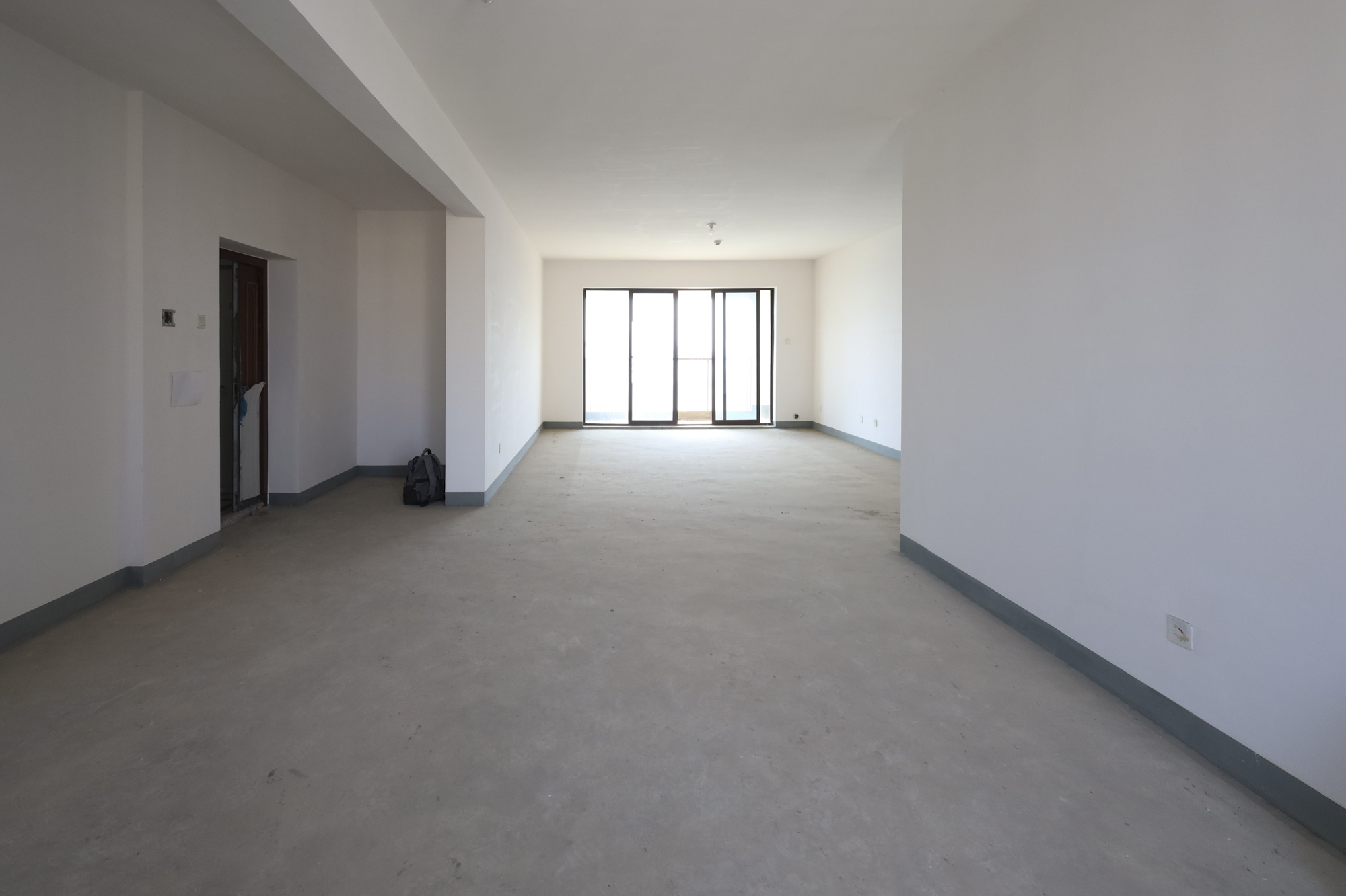 世茂外滩里(世茂铂翠湾三期)  4室2厅3卫    530.0万 世茂外滩里(世茂铂翠湾三期)  4室2厅3卫    530.0万客厅