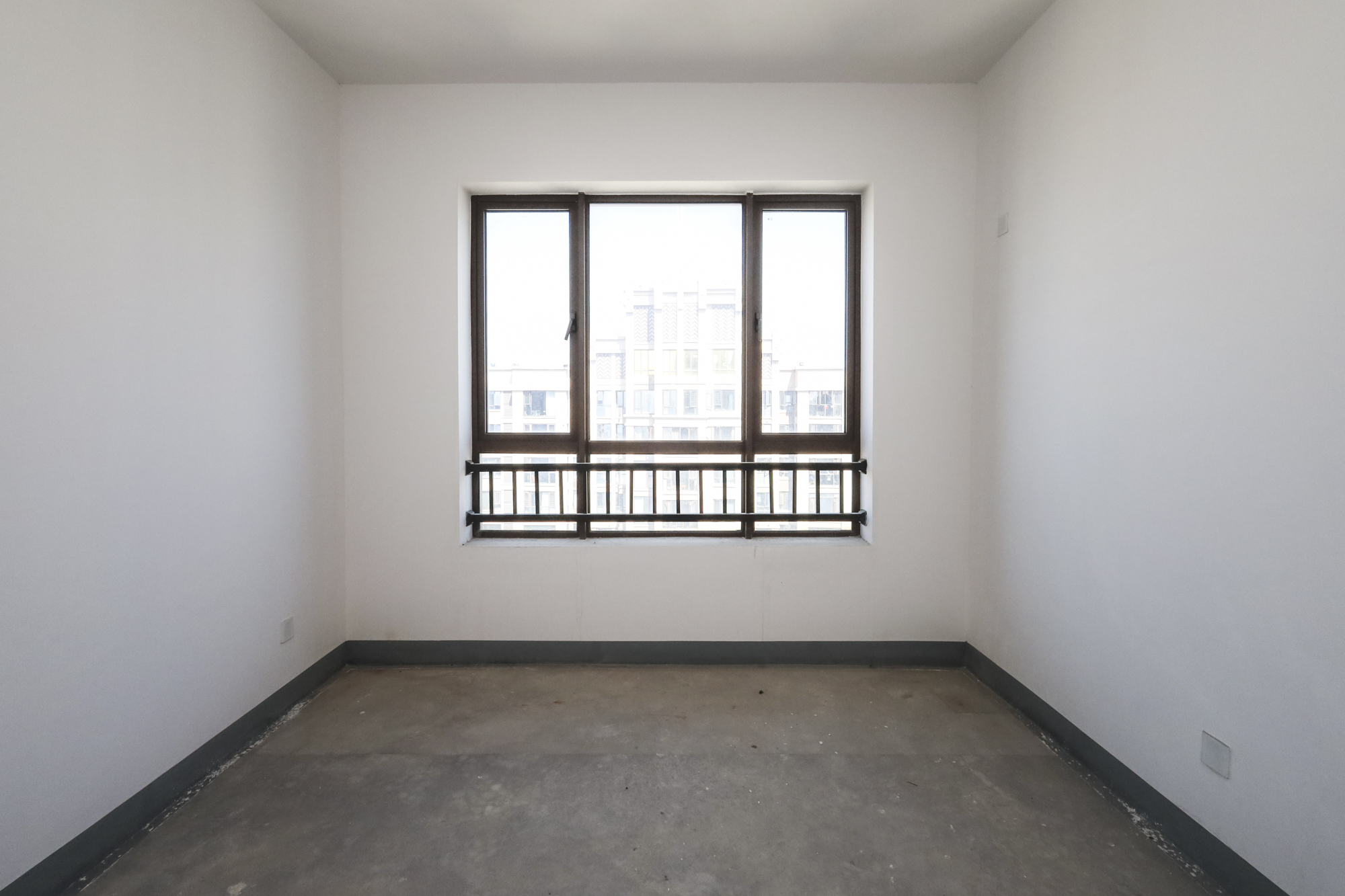 世茂外滩里(世茂铂翠湾三期)  4室2厅3卫    530.0万 世茂外滩里(世茂铂翠湾三期)  4室2厅3卫    530.0万卧室