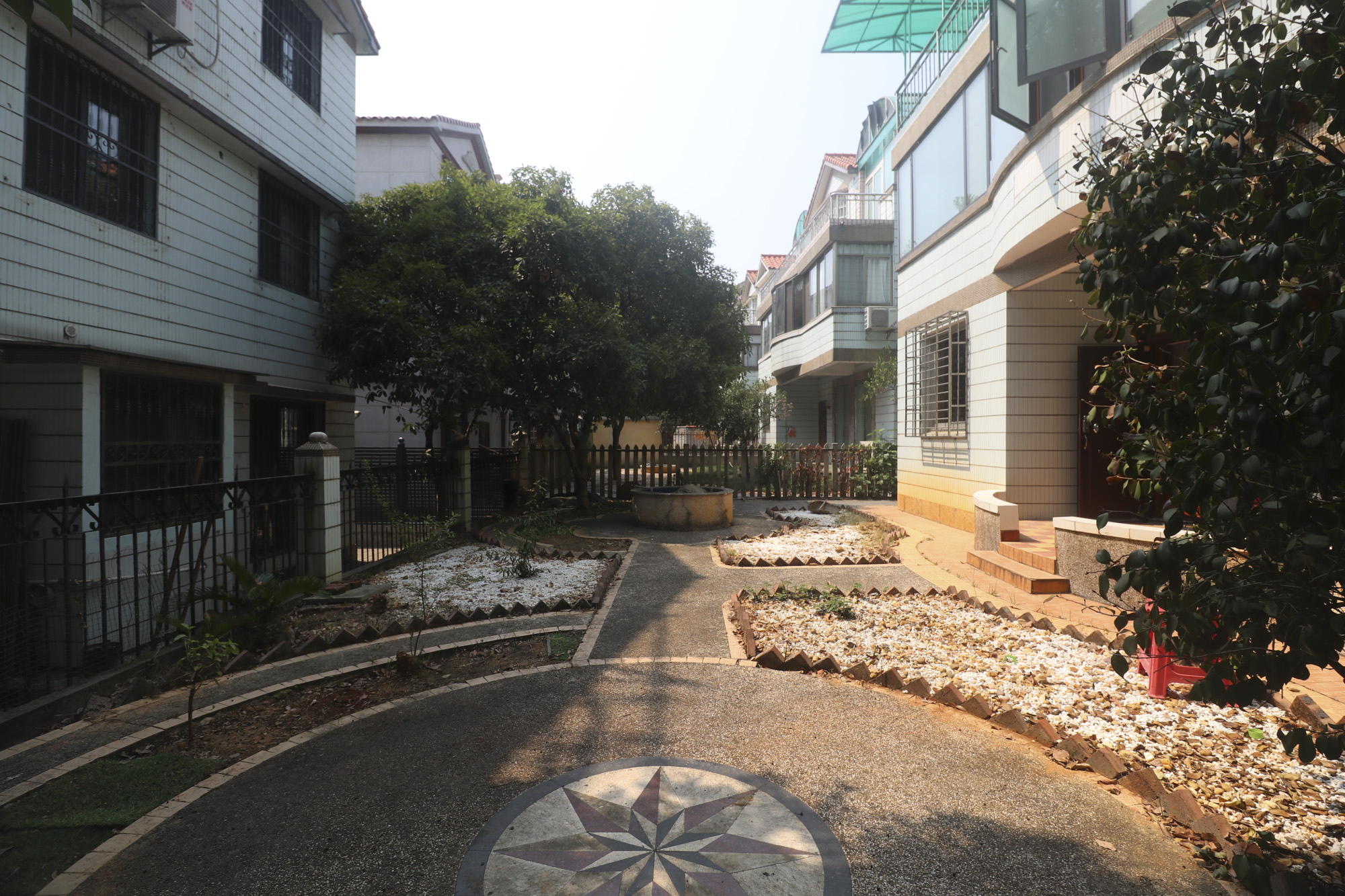 芙蓉别墅山庄（嘉湘华庭）  8室3厅4卫   858.00万其他