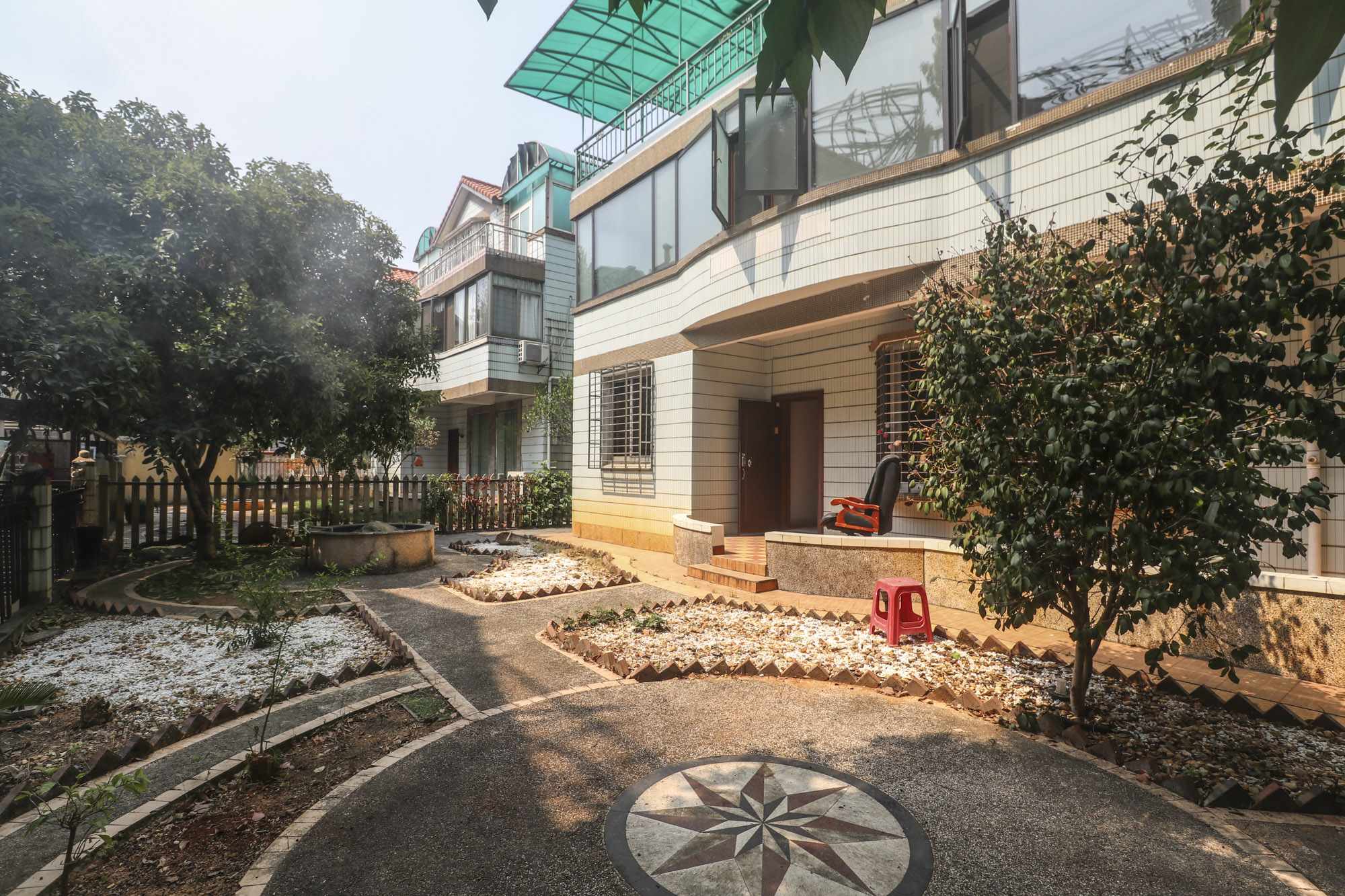 芙蓉别墅山庄（嘉湘华庭）  8室3厅4卫   858.00万其他