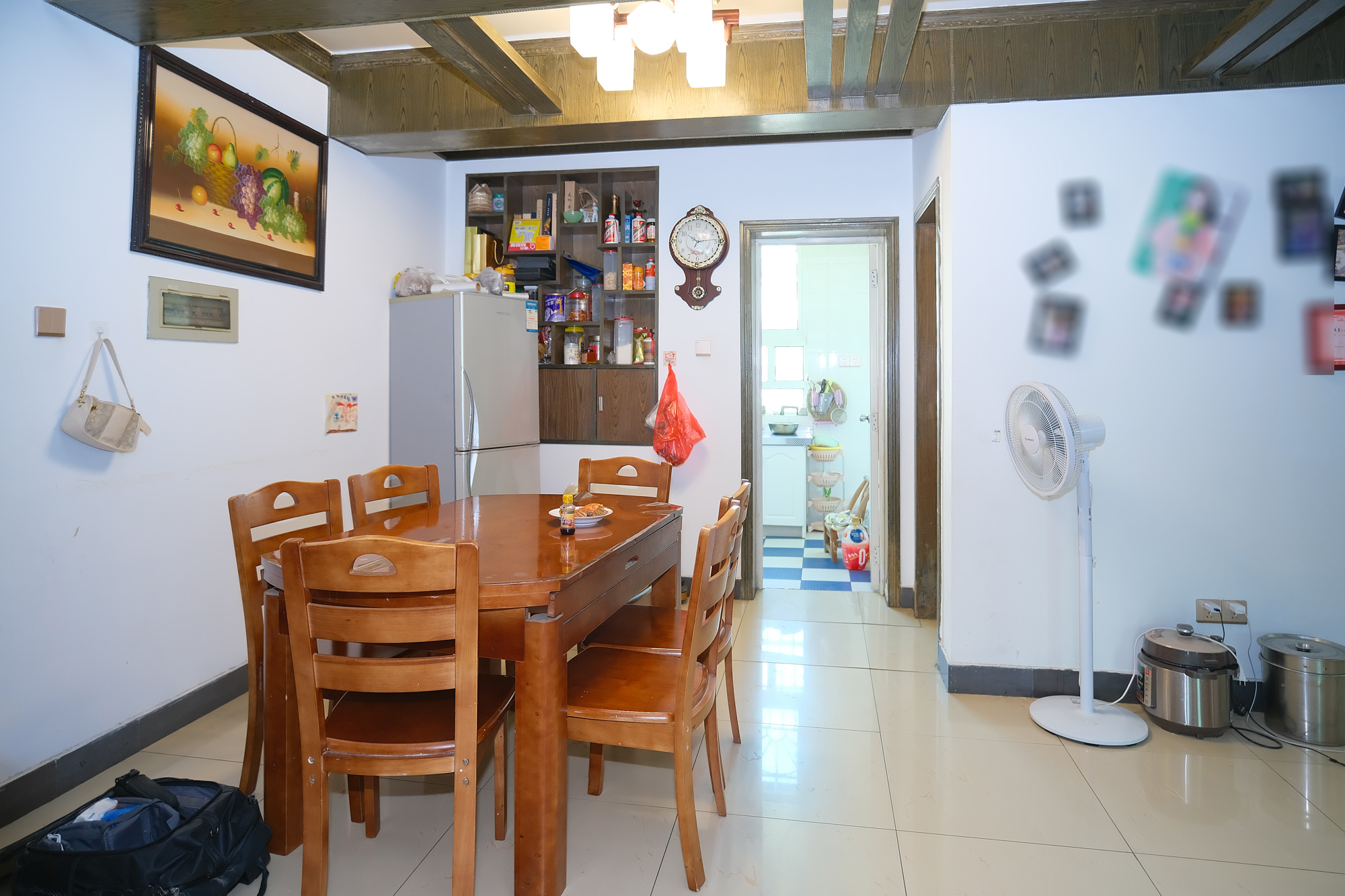 欣安小区  5室2厅3卫    99.8万客厅