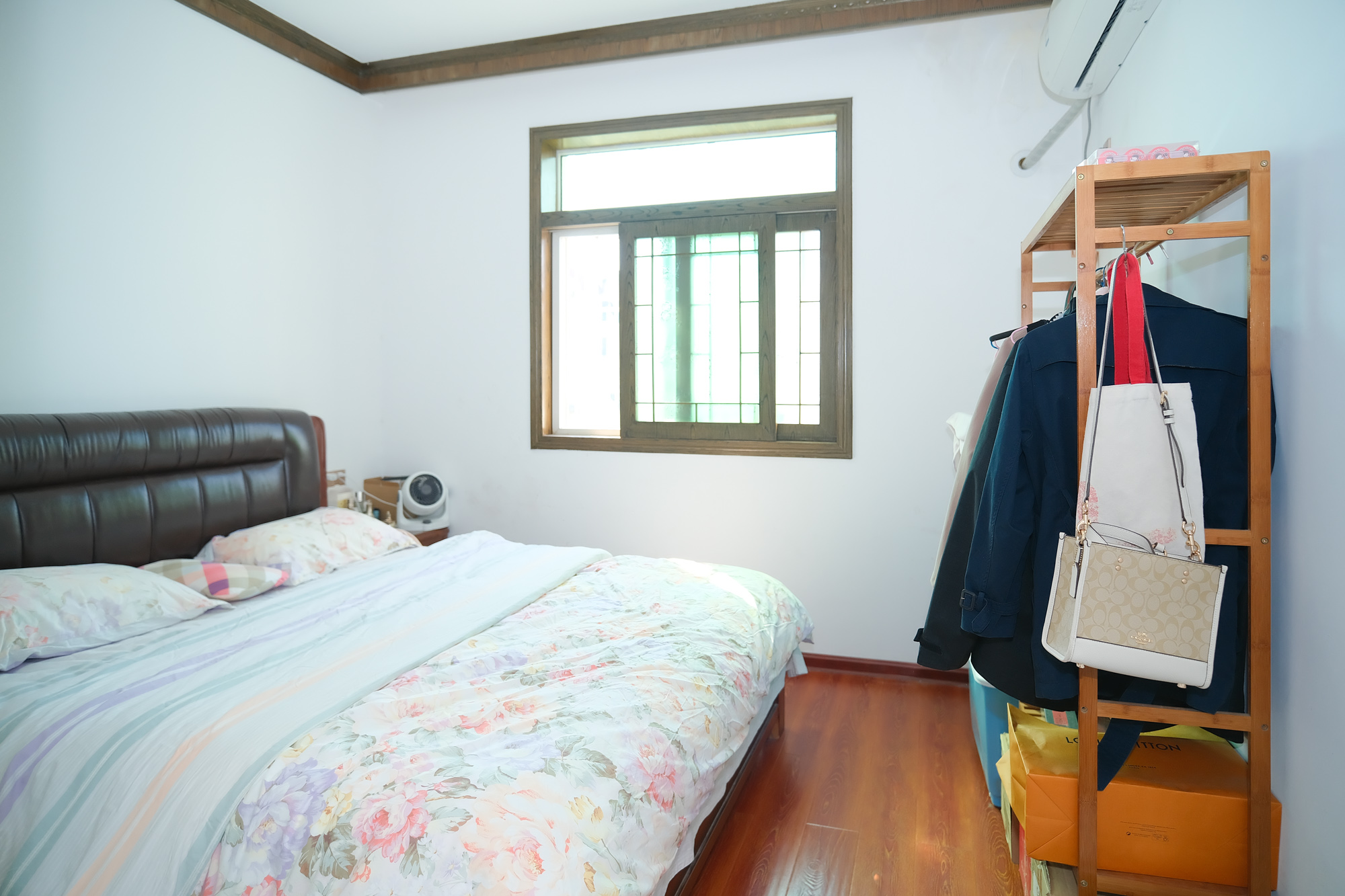 欣安小区  5室2厅3卫    99.8万卧室