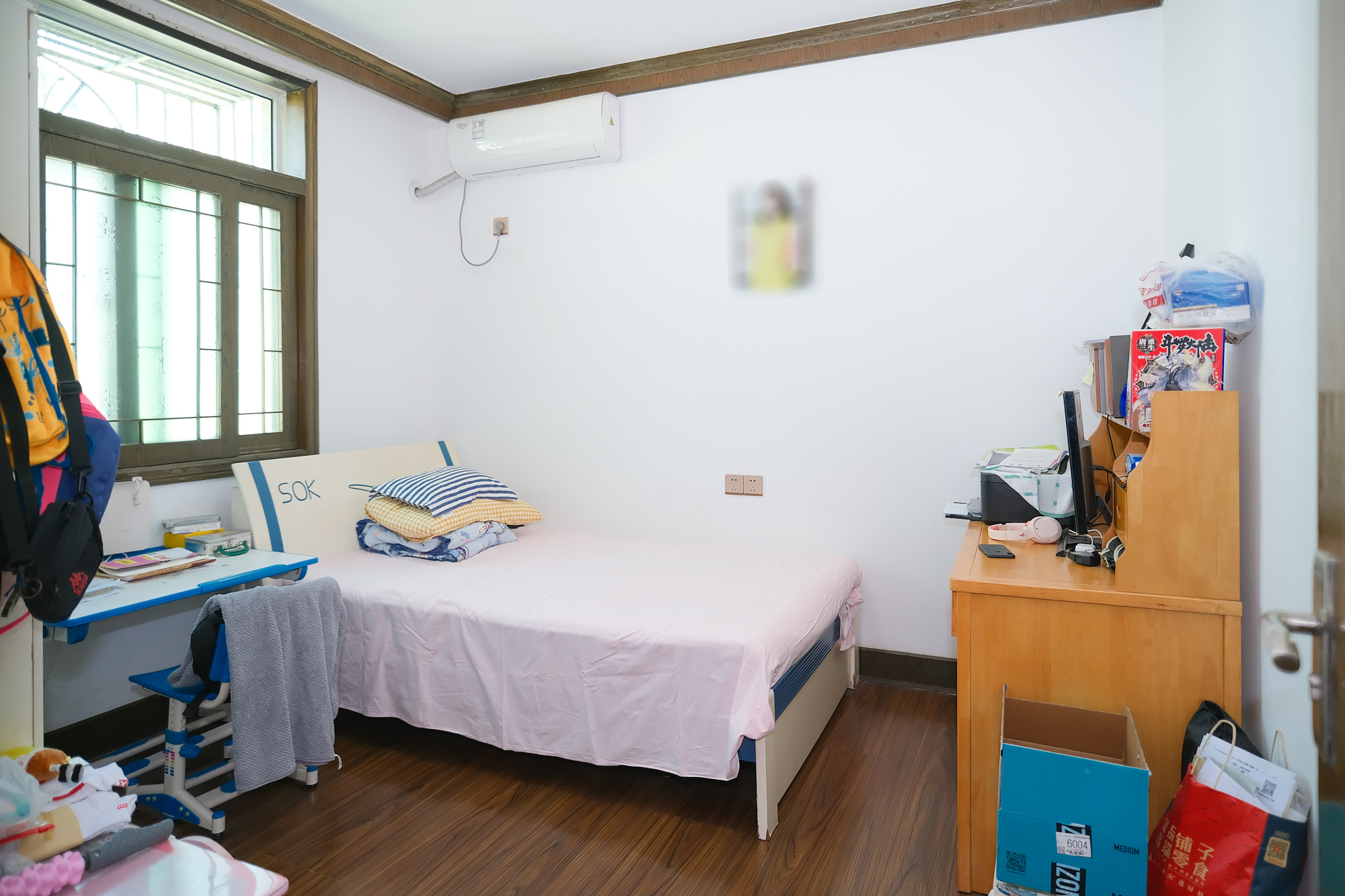 欣安小区  5室2厅3卫    99.8万卧室