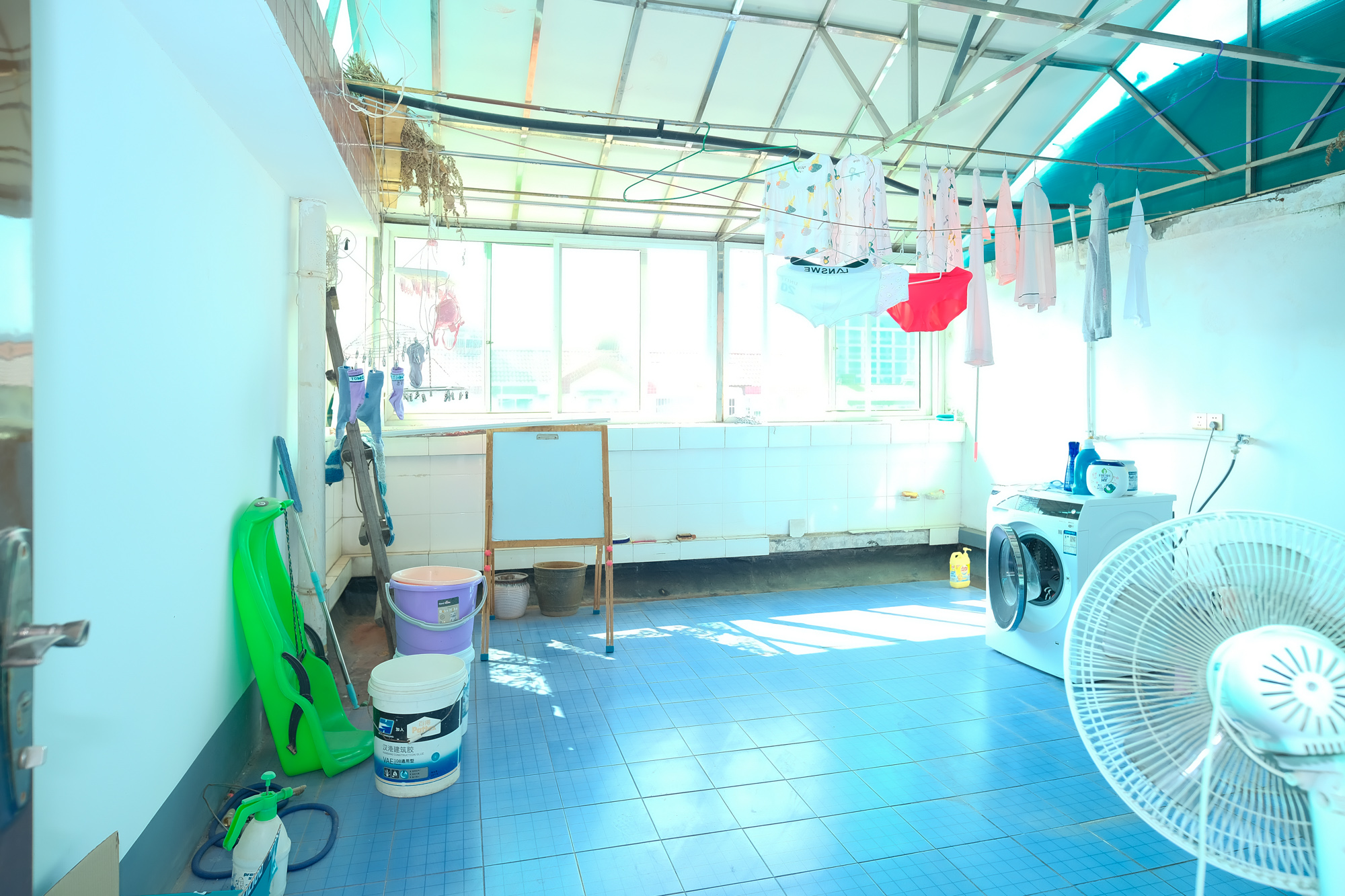 欣安小区  5室2厅3卫    99.8万阳台