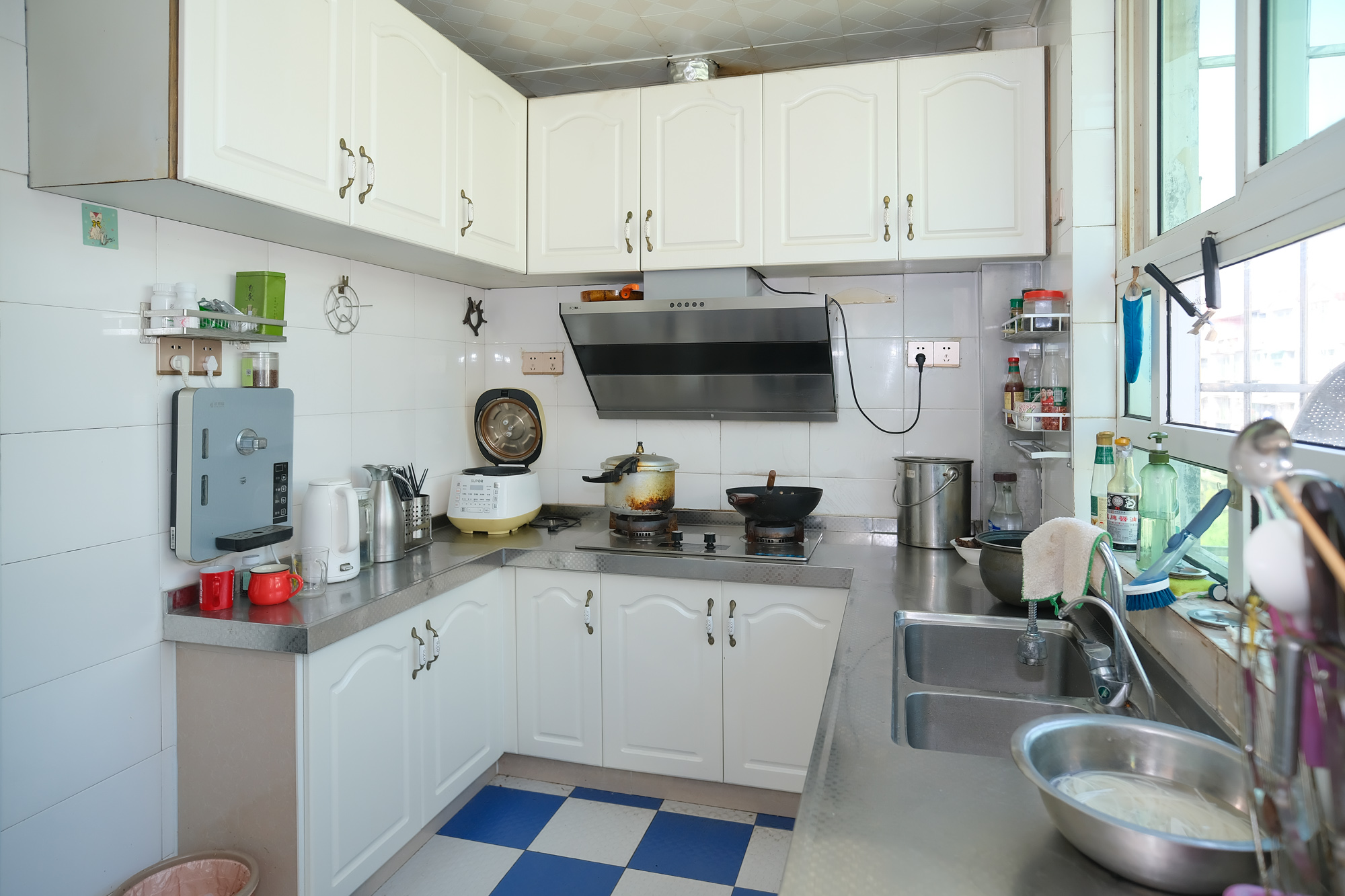 欣安小区  5室2厅3卫    99.8万厨房