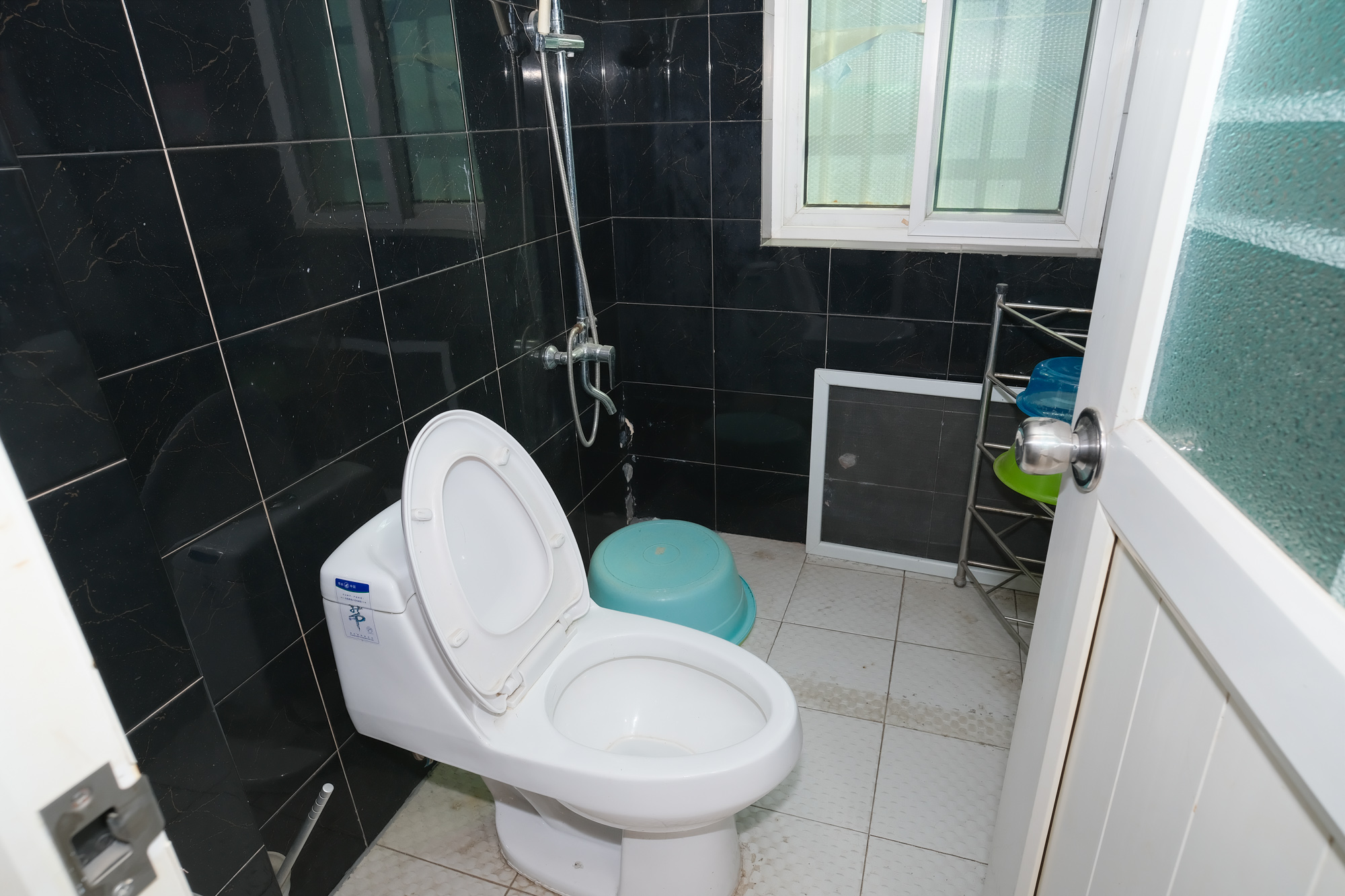 欣安小区  5室2厅3卫    99.8万其他