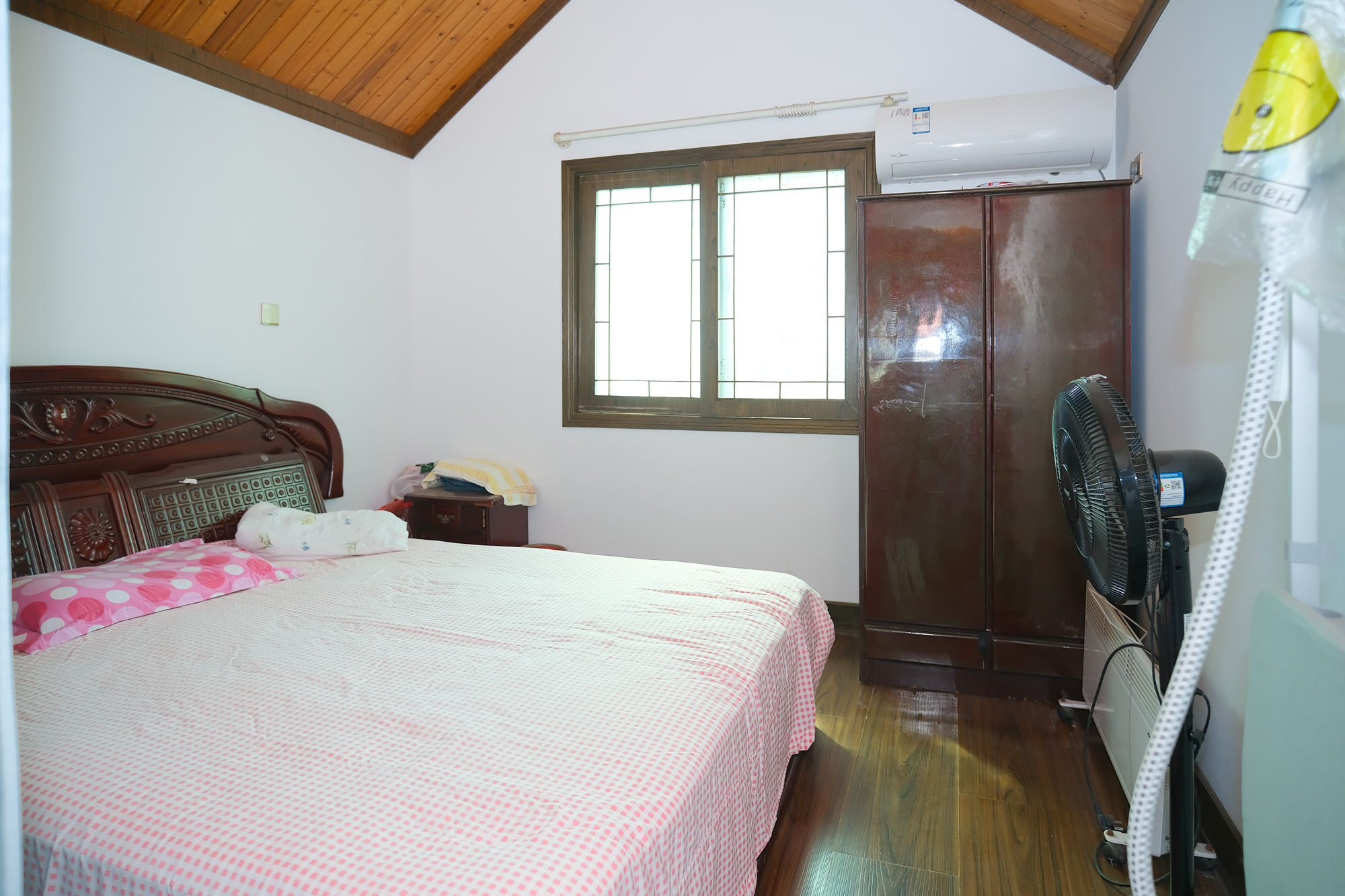 欣安小区  5室2厅3卫    99.8万其他