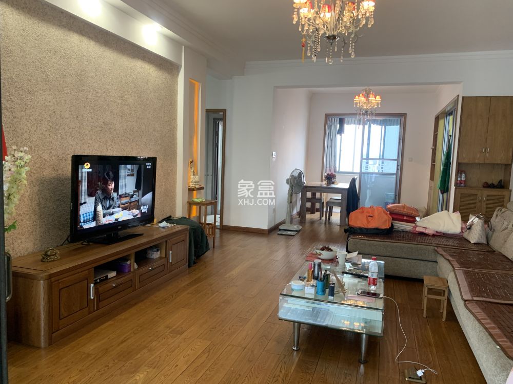 近水楼台  4室2厅2卫   105.00万