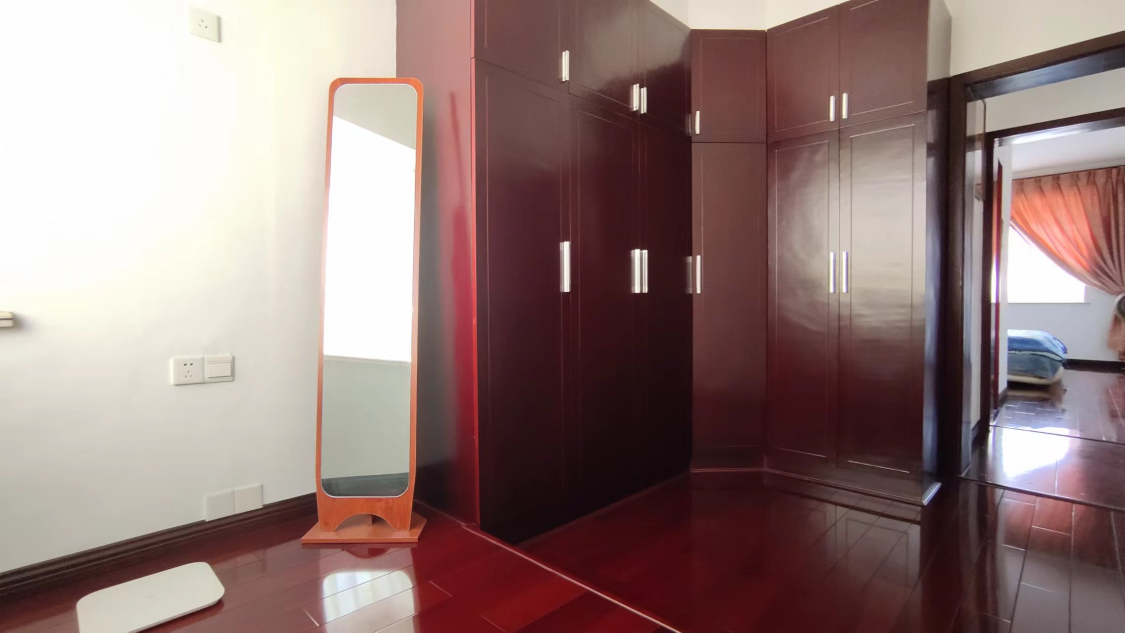 湘银1.5期阳光水岸 6室3厅3卫 145.0万 湘银1.5期阳光水岸 6室3厅3卫 145.0万室内图