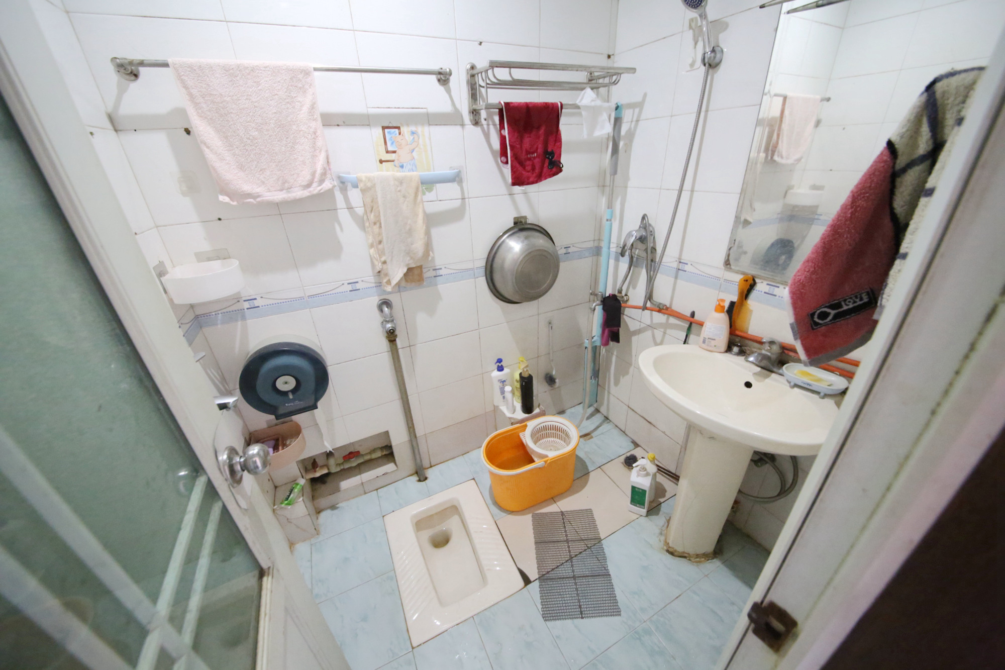 高桥百货皮具城  5室2厅2卫   124.80万卫生间