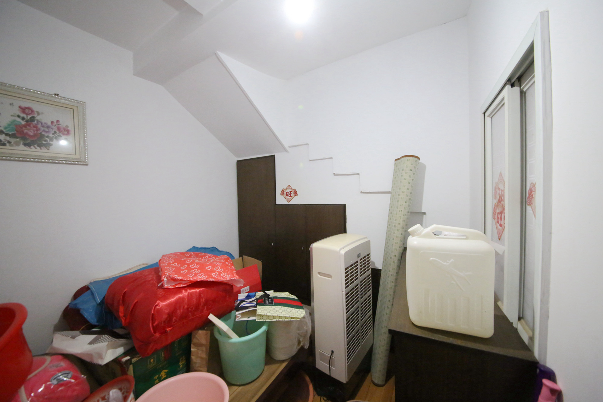 高桥百货皮具城  5室2厅2卫   124.80万卧室
