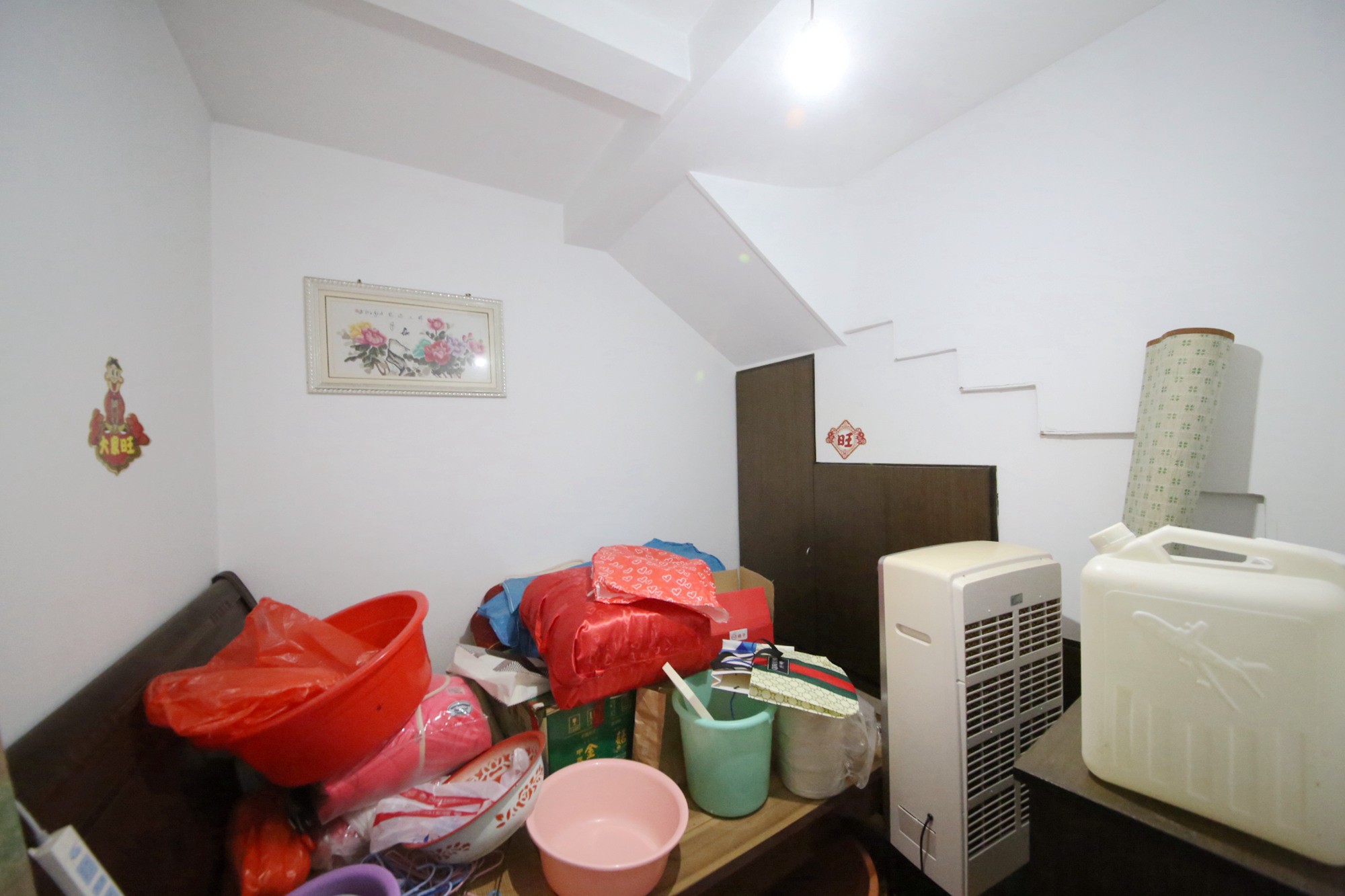 高桥百货皮具城  5室2厅2卫   124.80万卧室