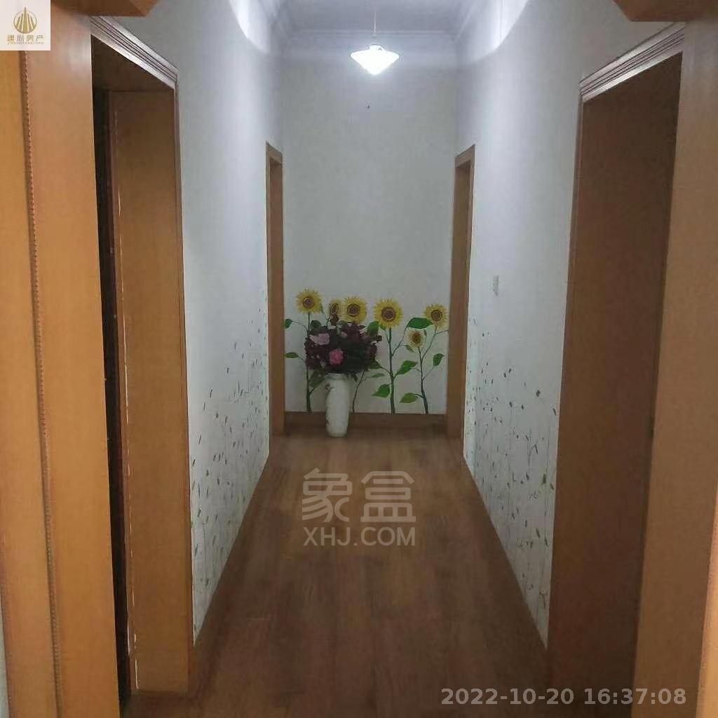 天泰小区  4室2厅2卫   2500.00元/月室内图