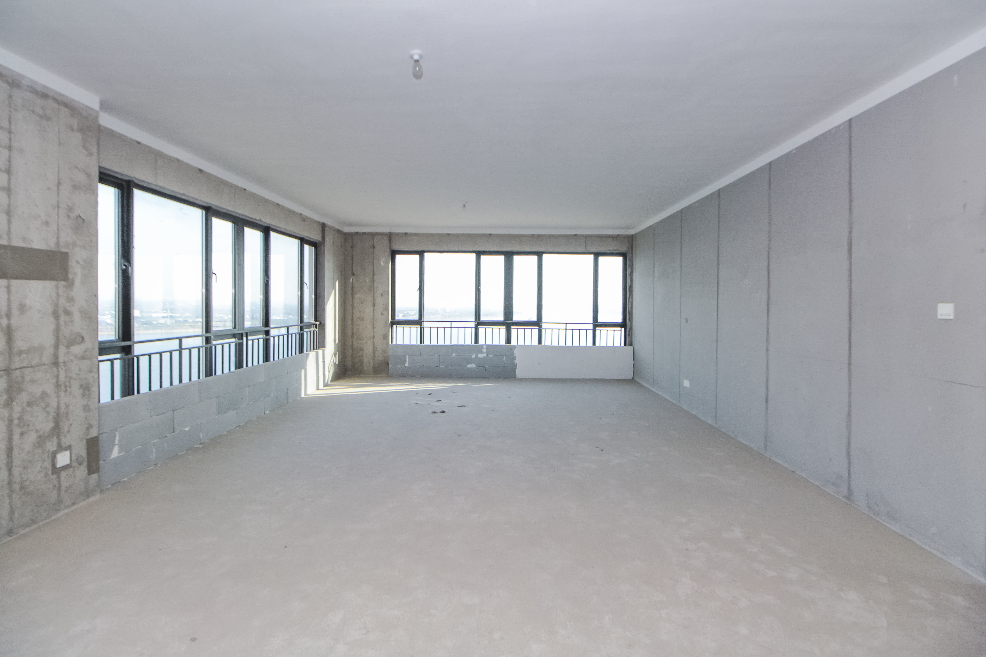 蓝光雍锦半岛  5室2厅3卫    380.0万客厅