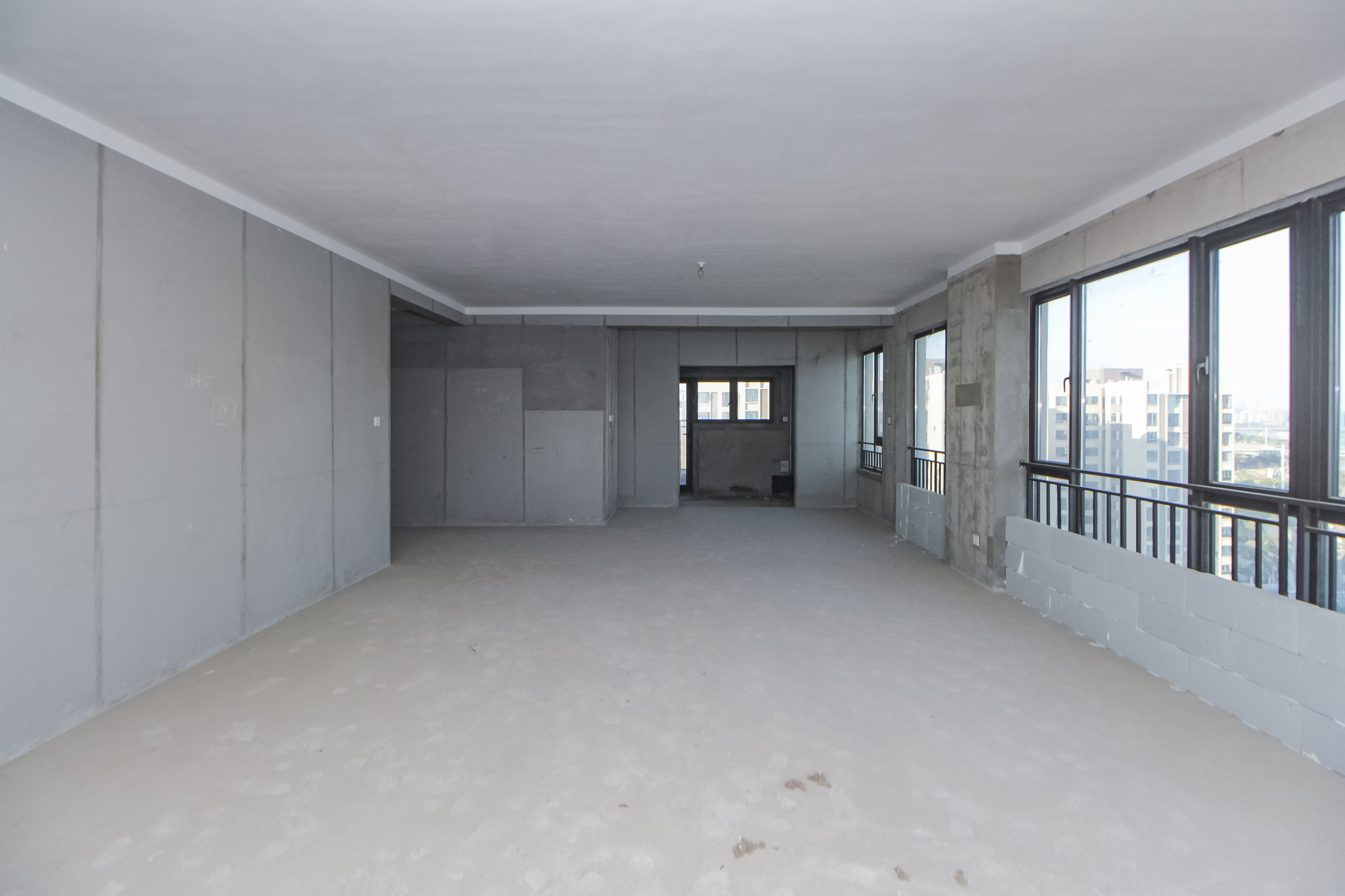 蓝光雍锦半岛  5室2厅3卫    380.0万客厅