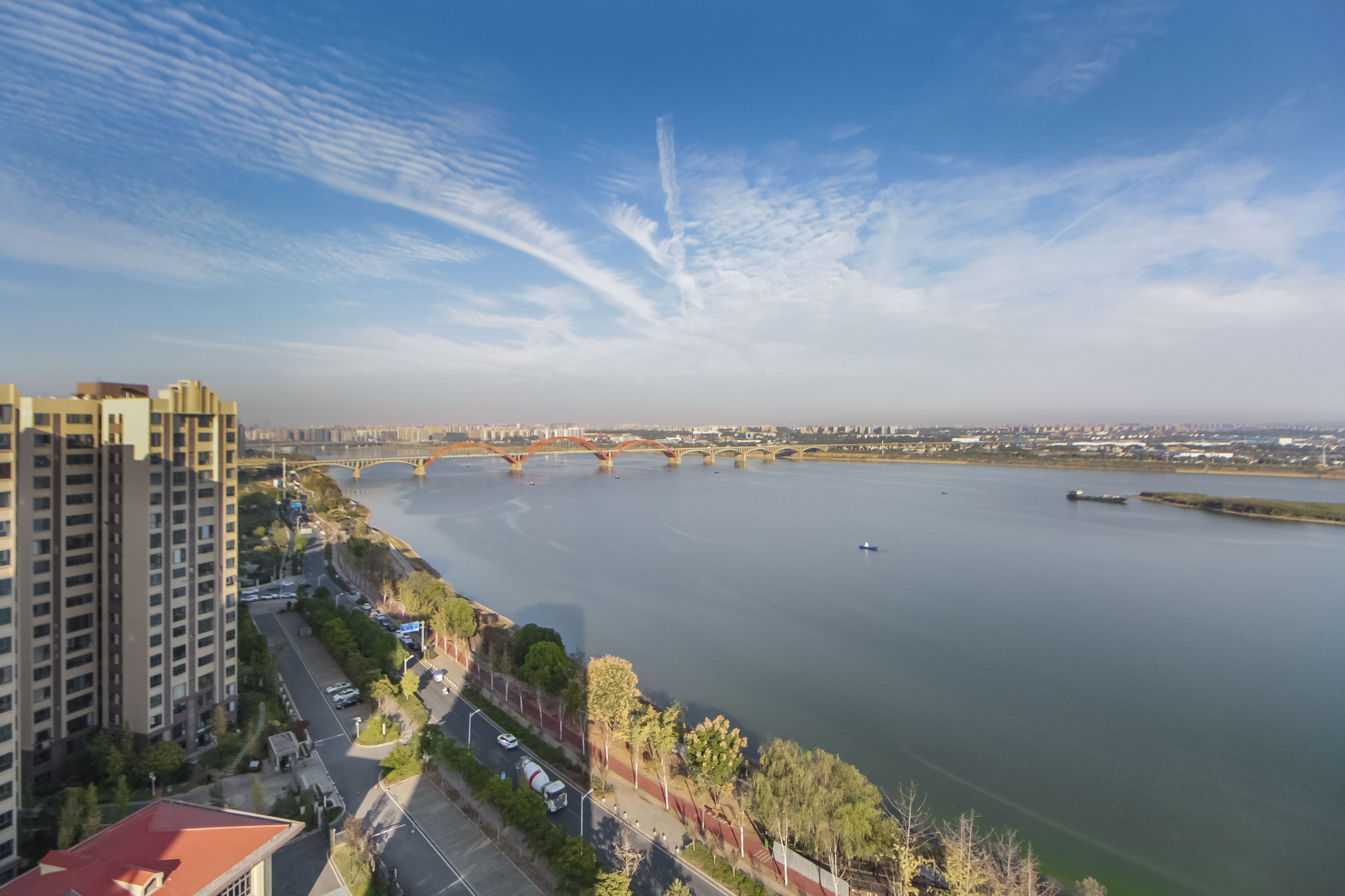 蓝光雍锦半岛  5室2厅3卫    380.0万其他