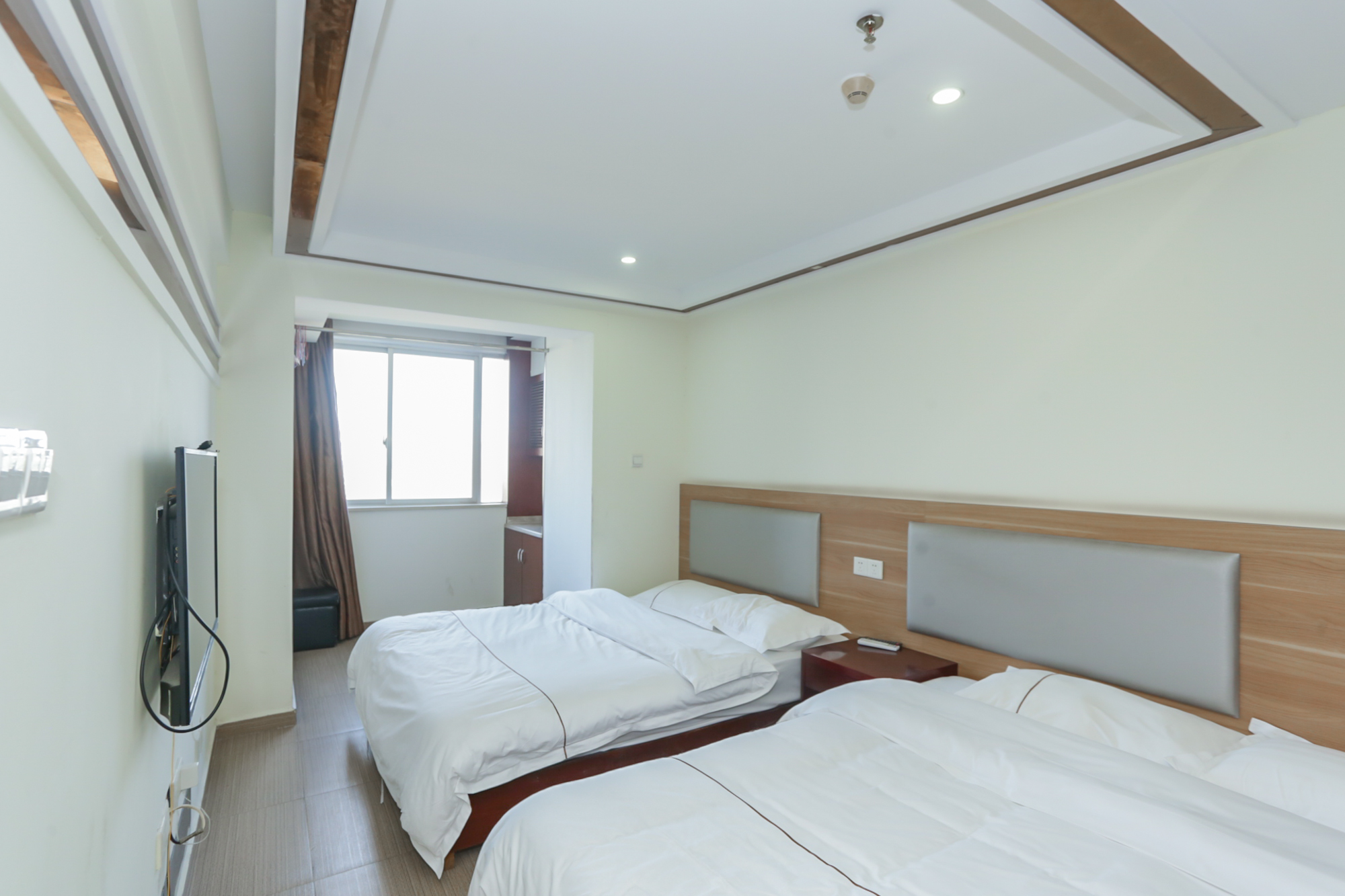 观湖公寓  1室2厅1卫   56.00万