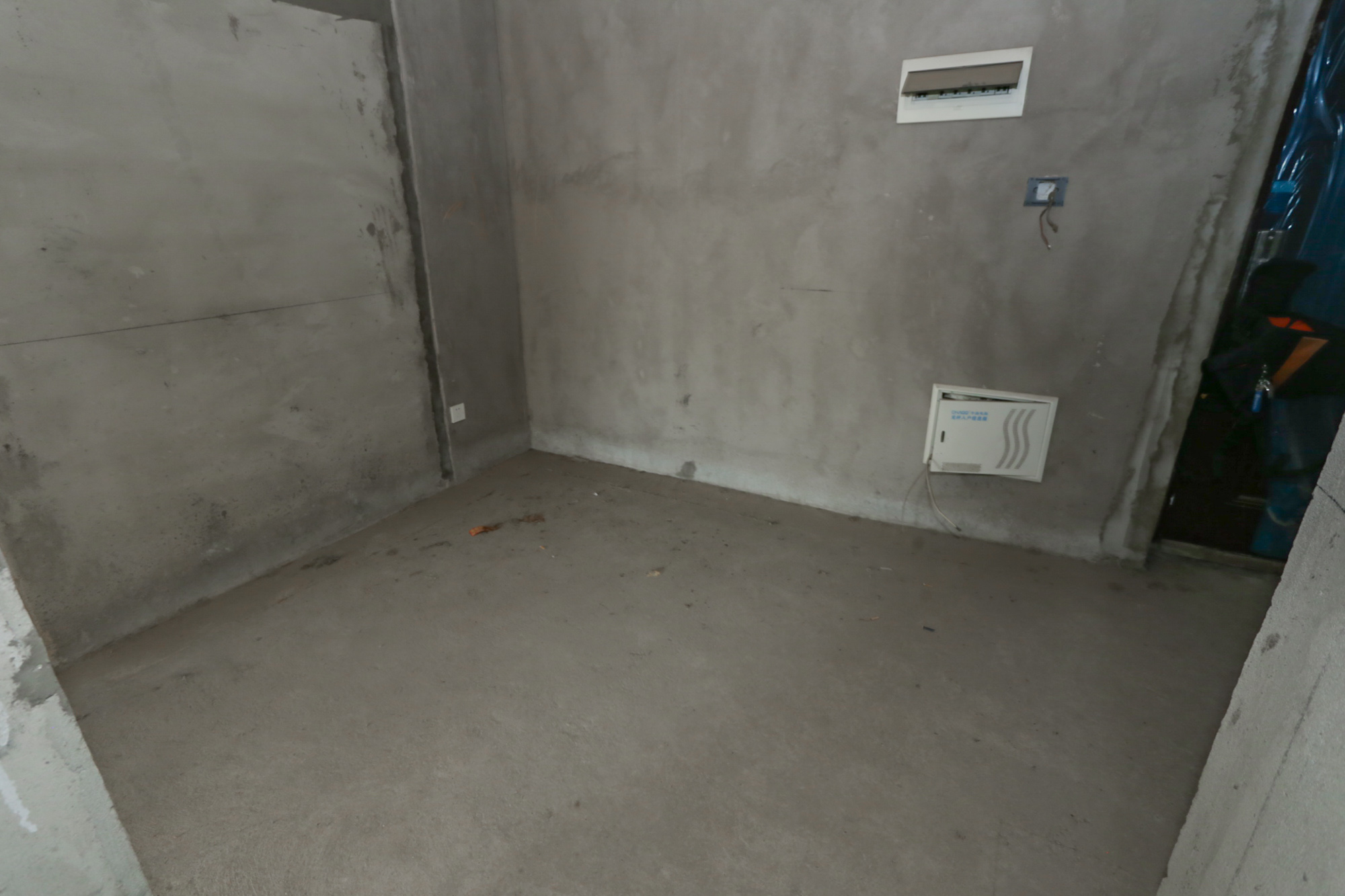 中央美郡  2室1厅1卫    102.0万客厅