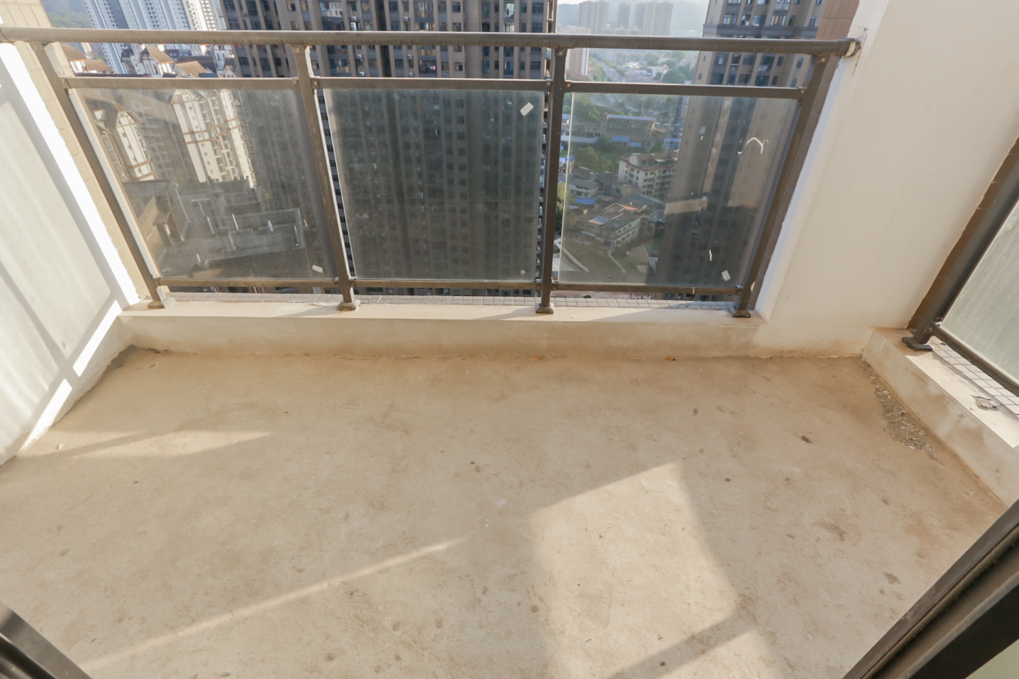 中央美郡  2室1厅1卫    102.0万阳台