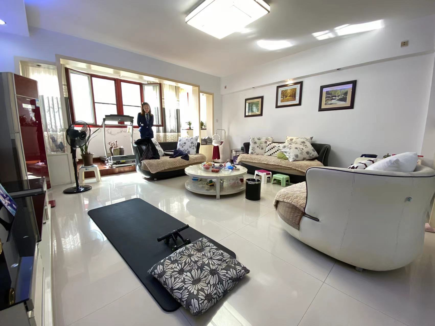 地税新村 4室2厅2卫 98.0万 地税新村 4室2厅2卫 98.0万室内图