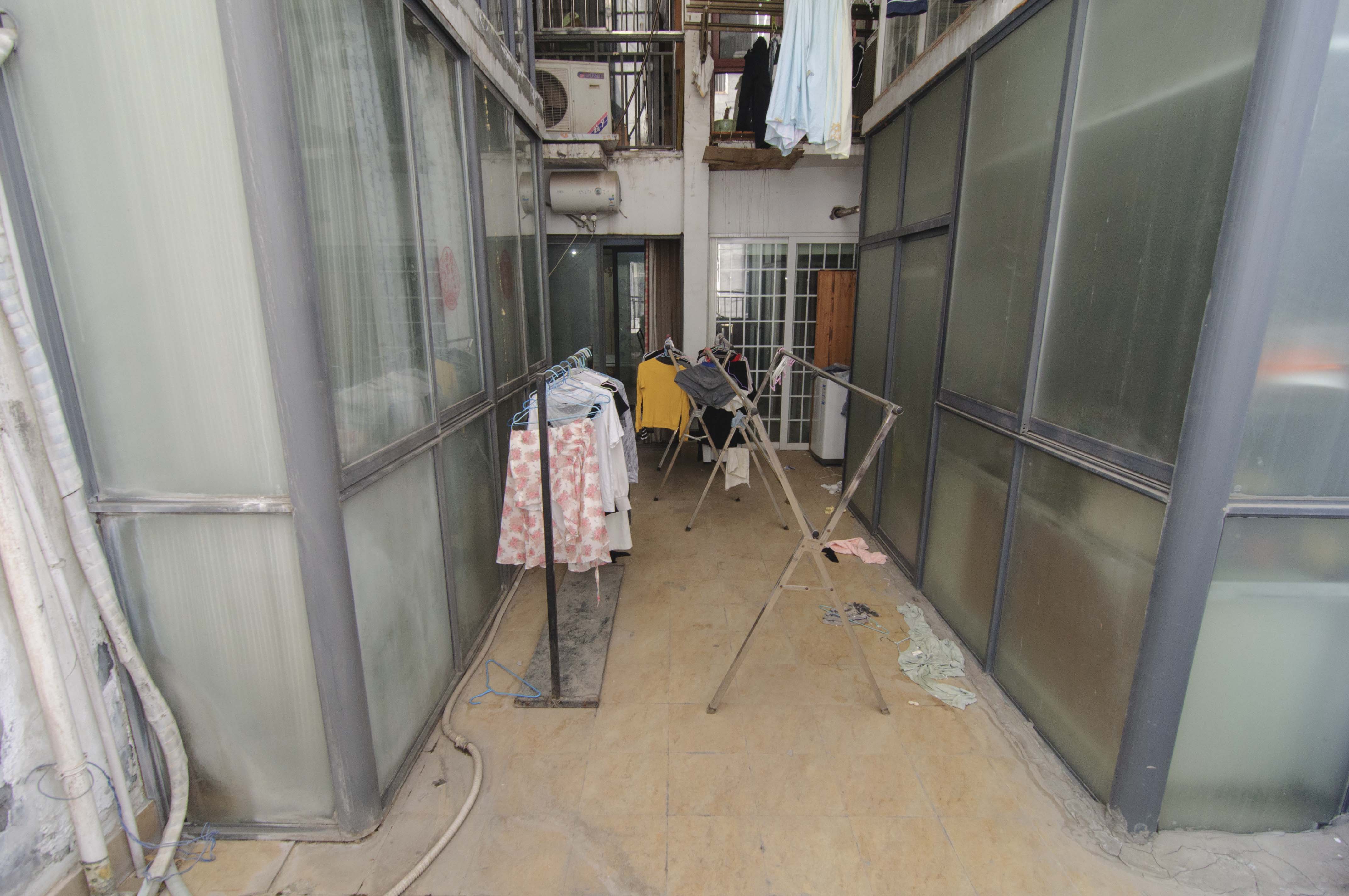 摩天一号  1室1厅1卫   52.00万其他