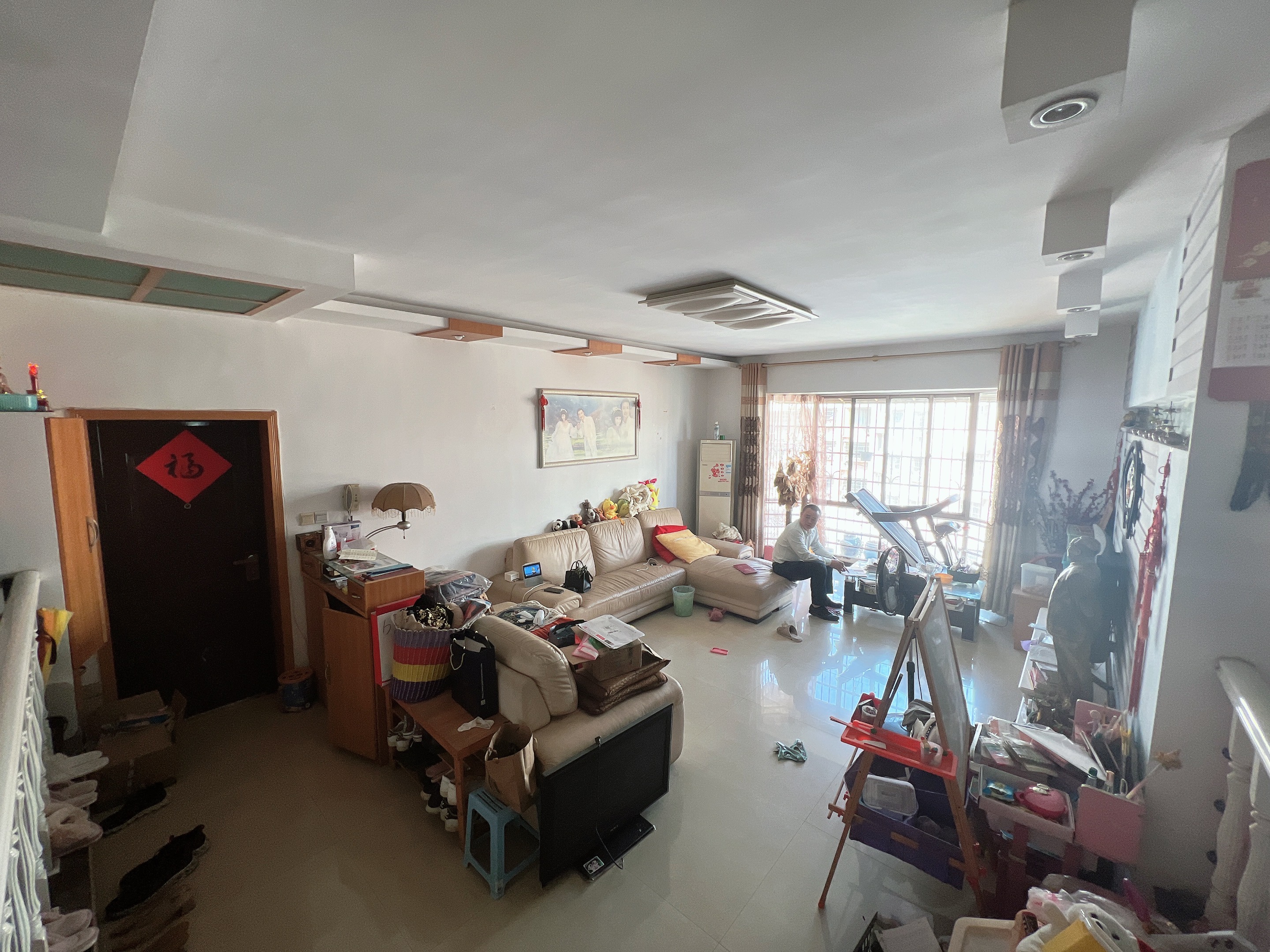 宝园花苑  4室2厅2卫   82.80万客厅