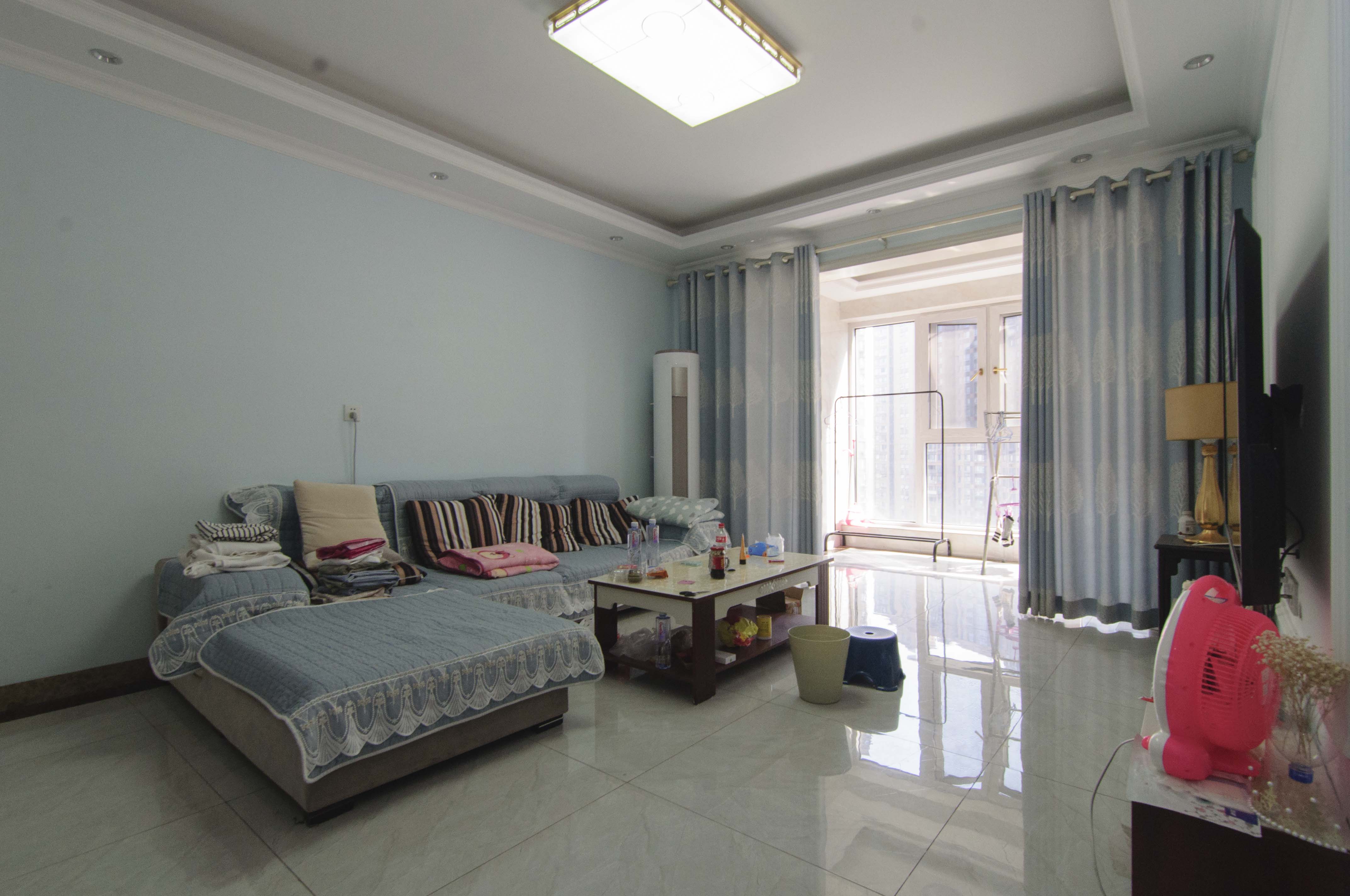 荣悦台  3室2厅2卫    223.2万客厅