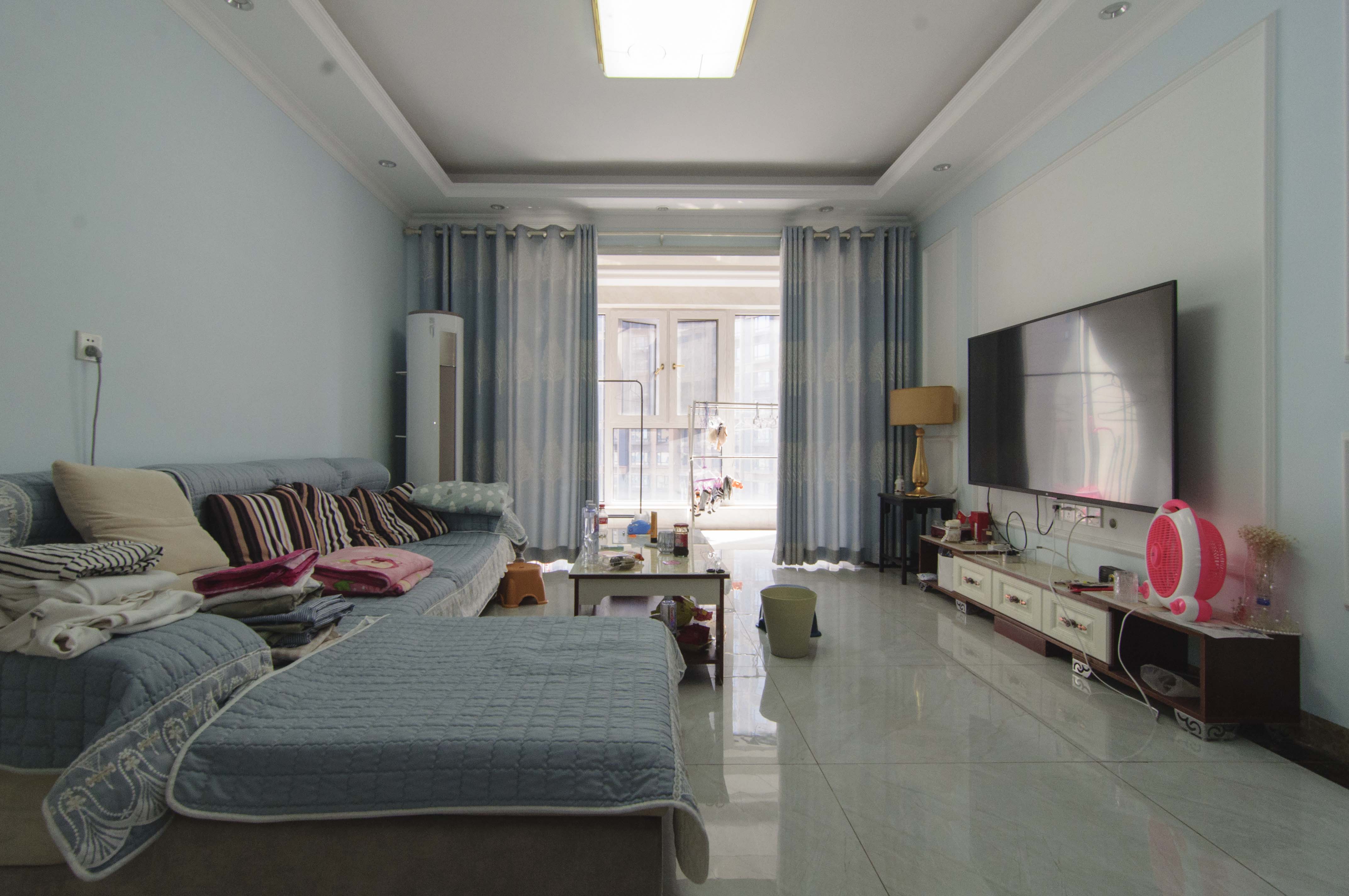 荣悦台  3室2厅2卫    223.2万客厅