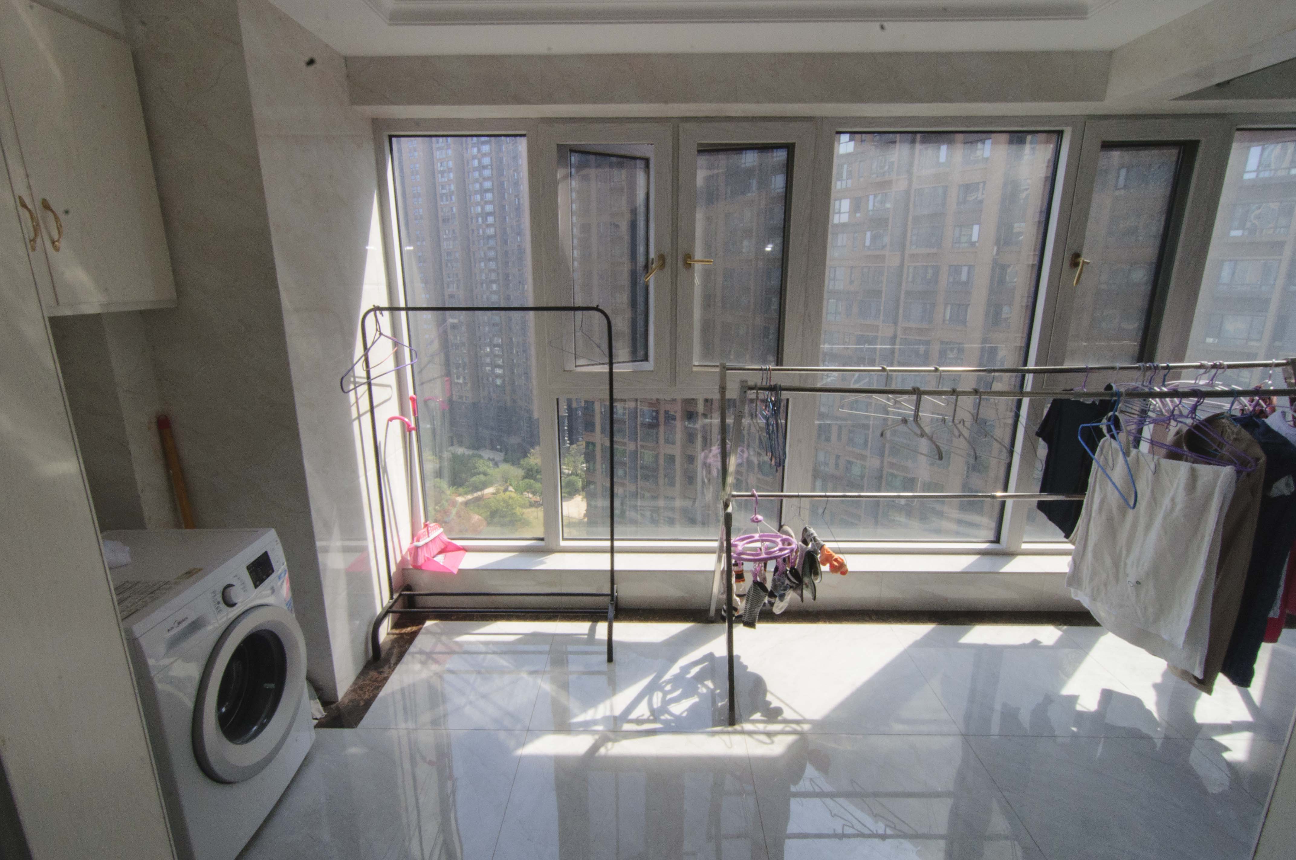 荣悦台  3室2厅2卫    223.2万阳台