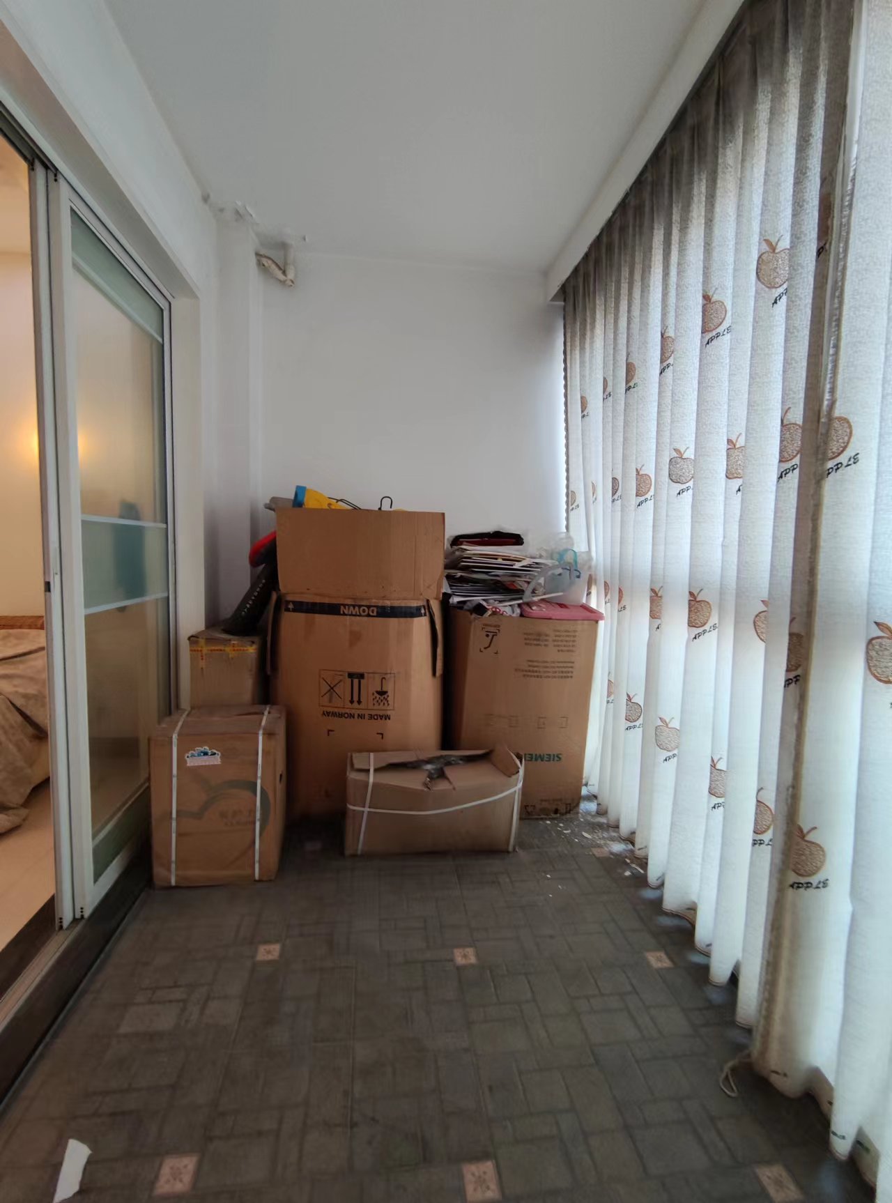都市春天  3室2厅2卫   2300.00元/月室内图