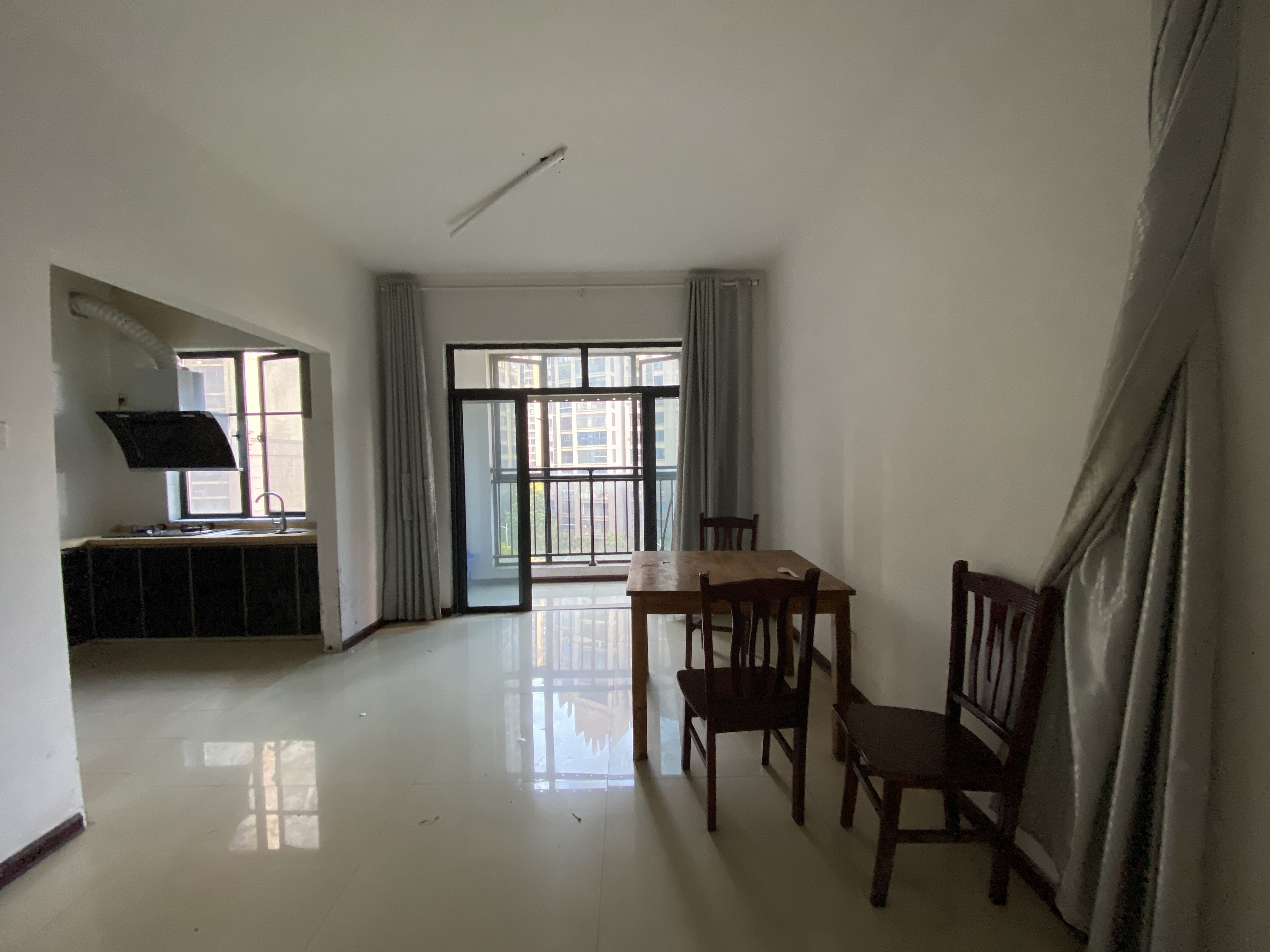 经世龙城  4室2厅2卫    88.0万 经世龙城  4室2厅2卫    88.0万室内图