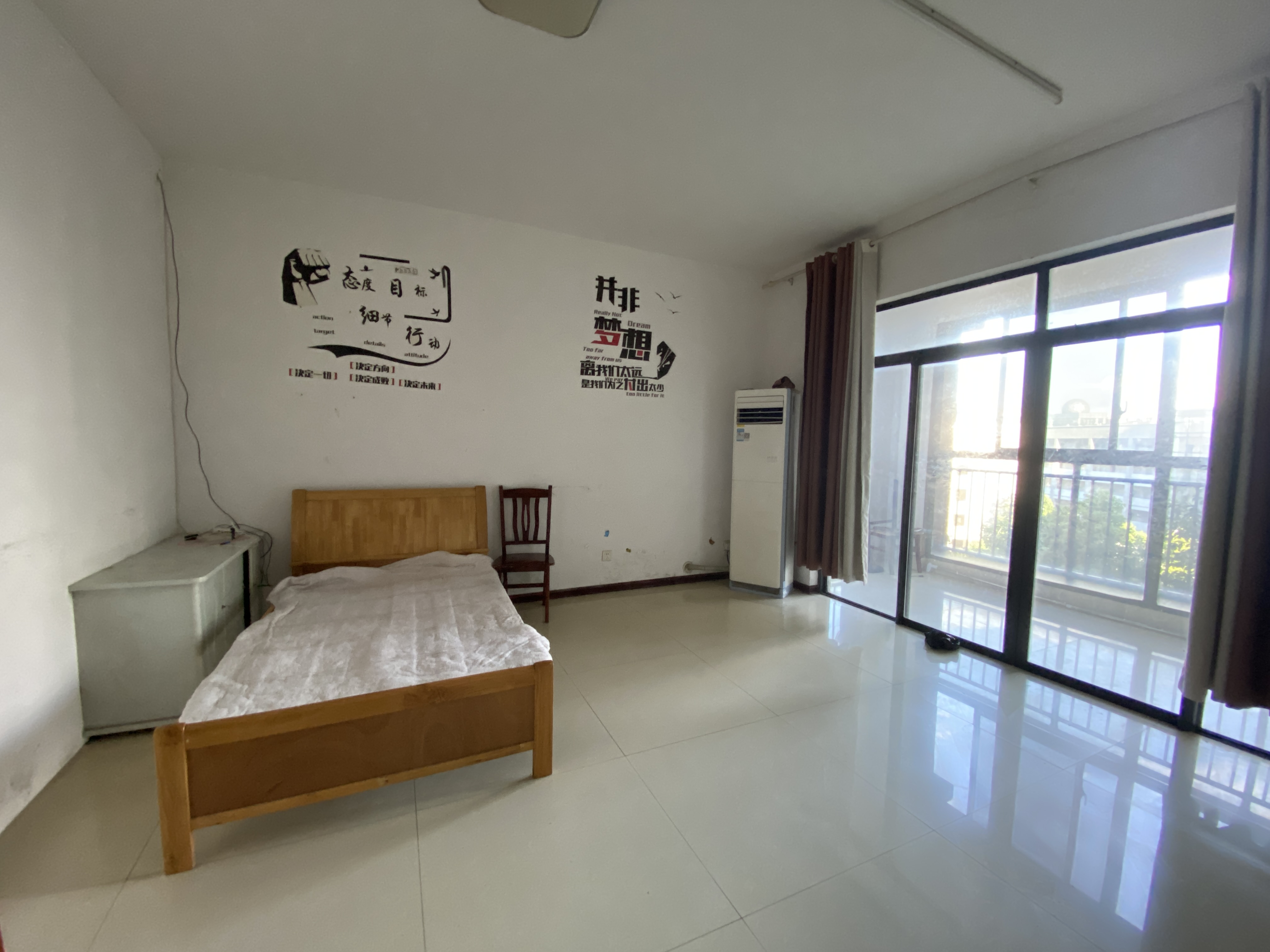 经世龙城  4室2厅2卫    88.0万 经世龙城  4室2厅2卫    88.0万室内图