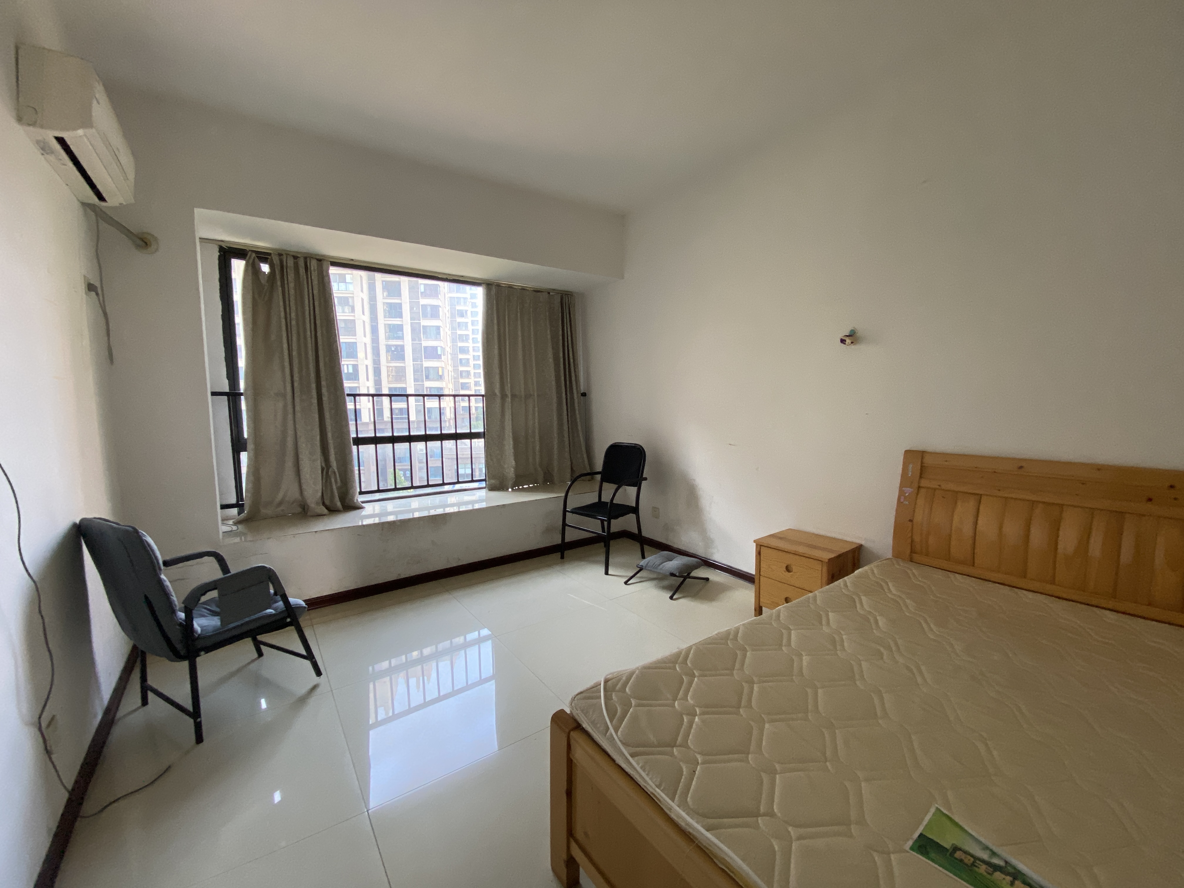 经世龙城  4室2厅2卫    88.0万 经世龙城  4室2厅2卫    88.0万室内图