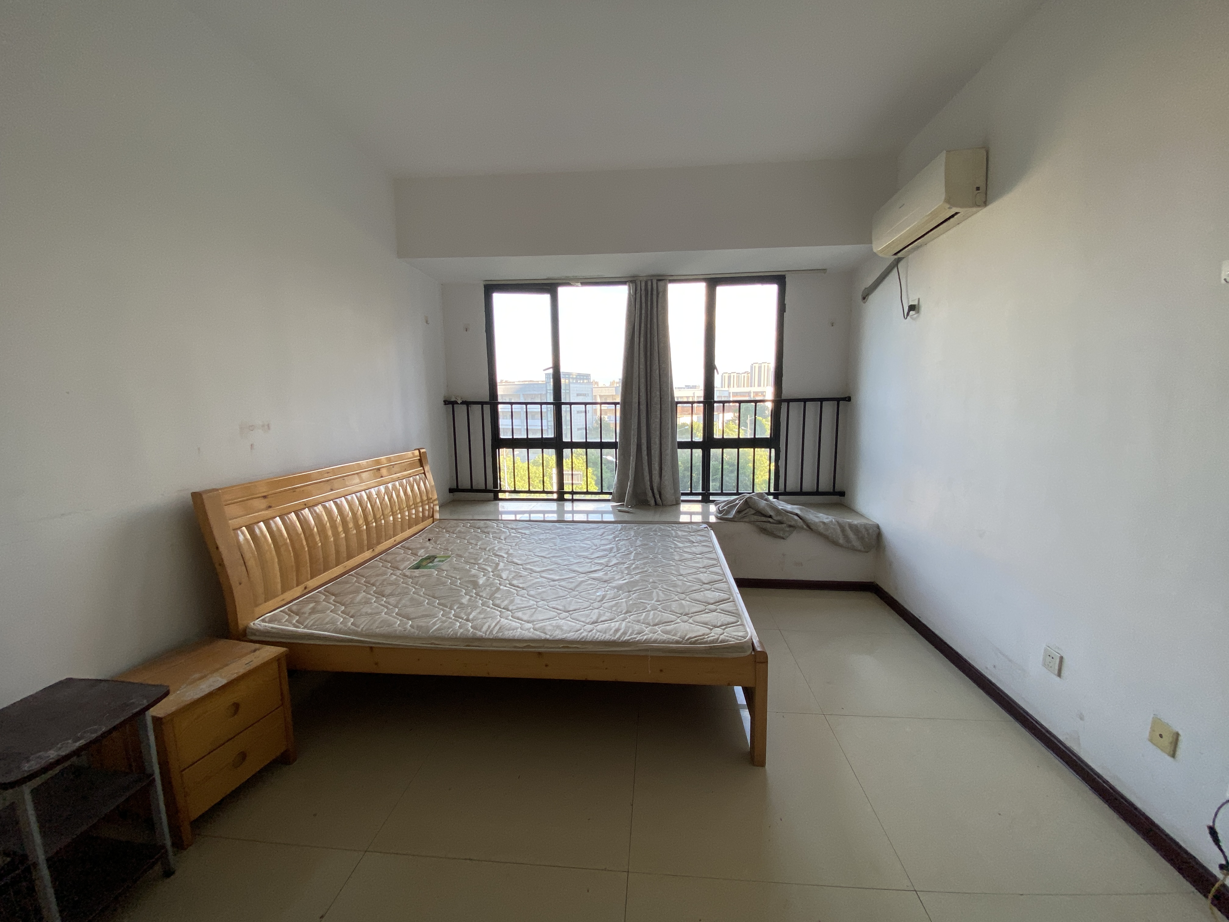 经世龙城  4室2厅2卫    88.0万 经世龙城  4室2厅2卫    88.0万室内图