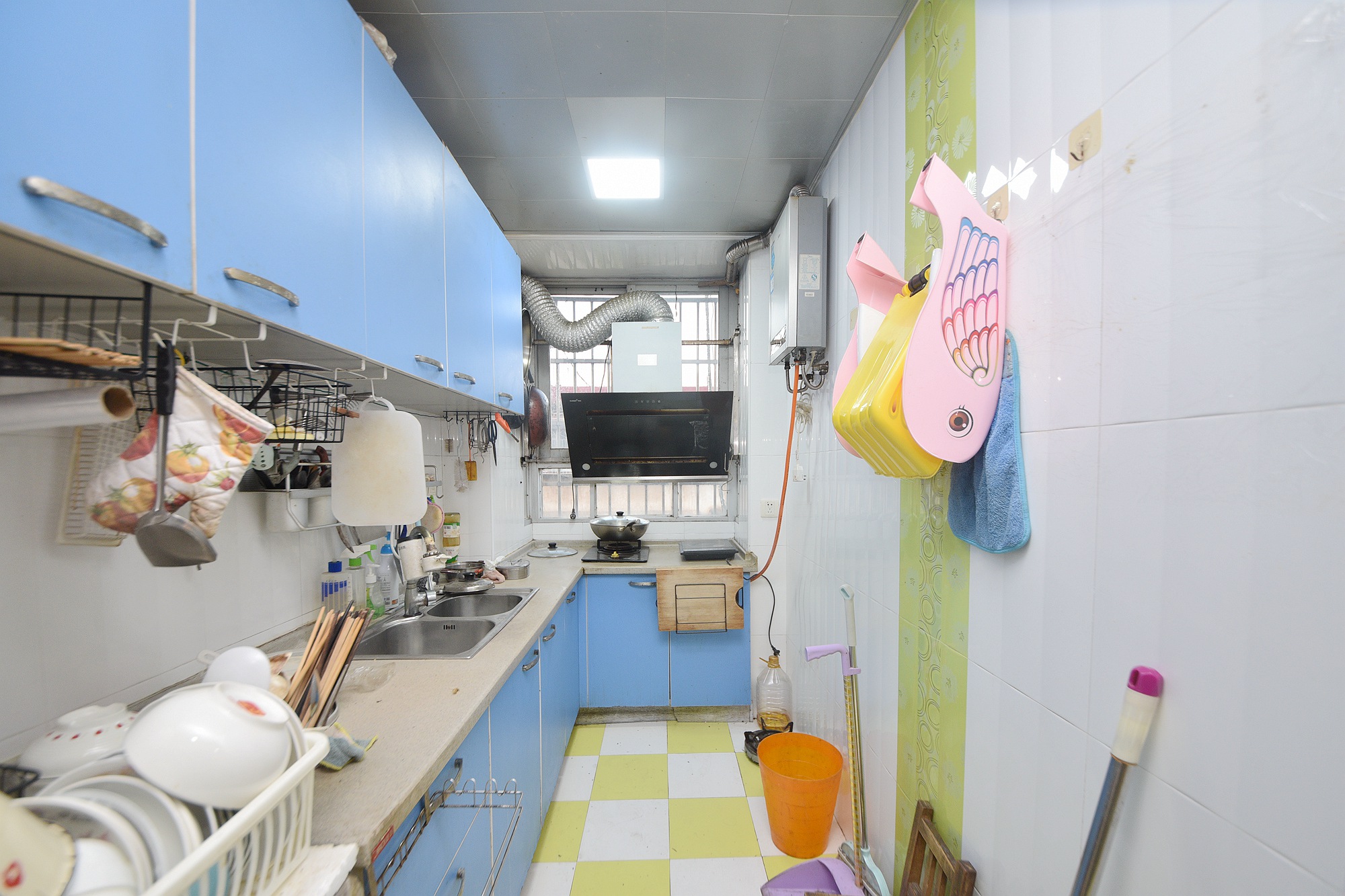 狮子山一片  3室2厅2卫   82.60万厨房