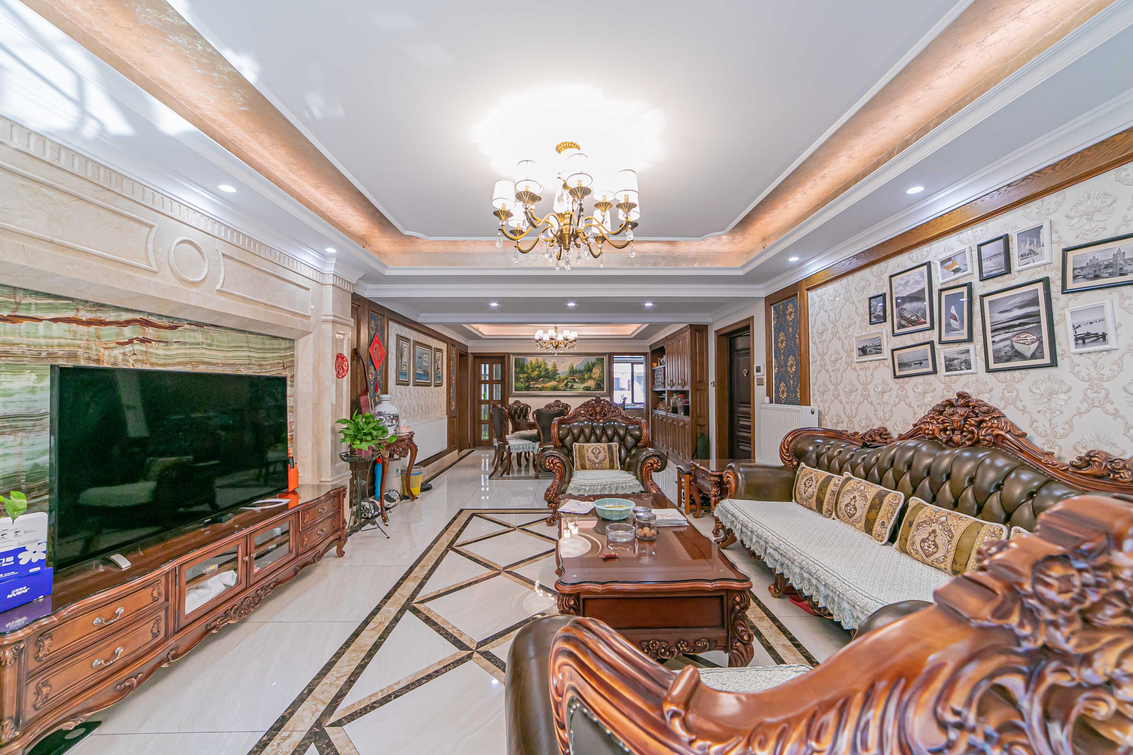 海伦春天  5室3厅2卫    318.0万 海伦春天  5室3厅2卫    318.0万客厅