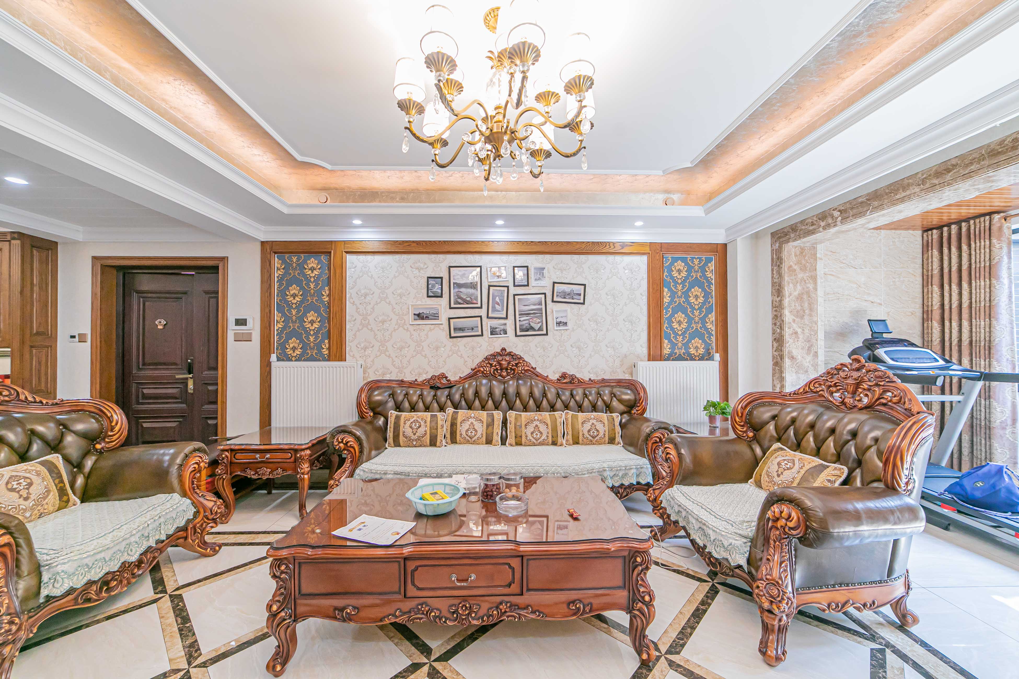 海伦春天  5室3厅2卫    318.0万 海伦春天  5室3厅2卫    318.0万客厅