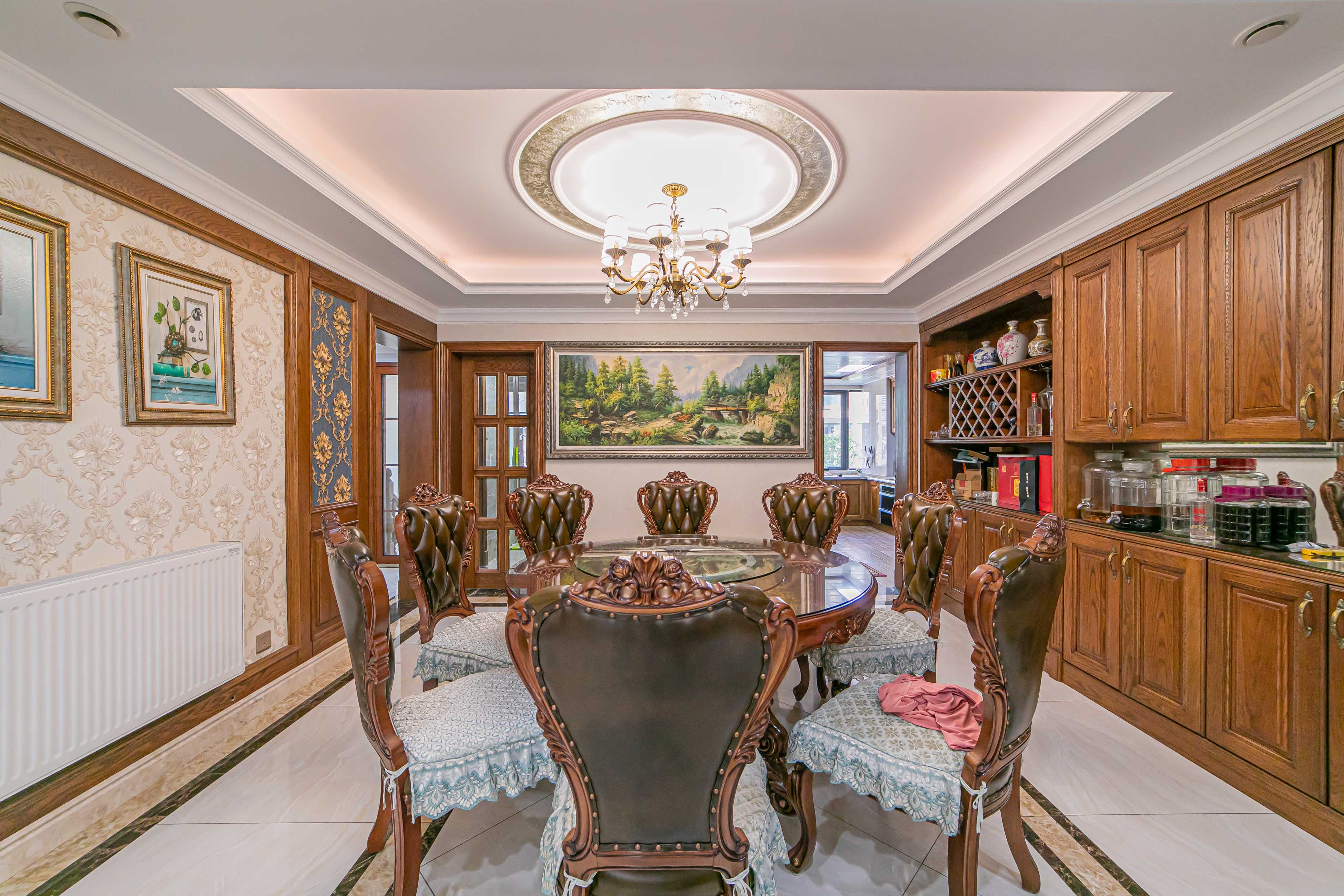 海伦春天  5室3厅2卫    318.0万 海伦春天  5室3厅2卫    318.0万客厅