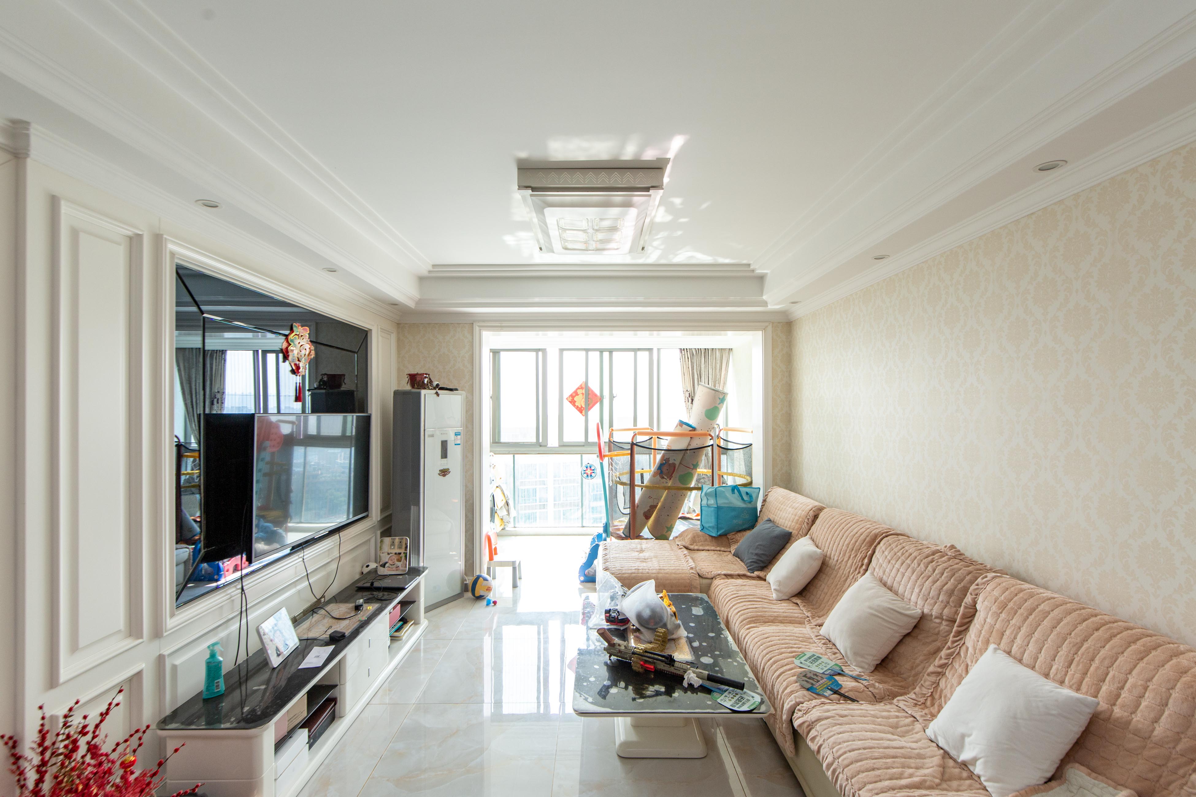 新城新世界一二三期  2室2厅1卫    107.0万客厅