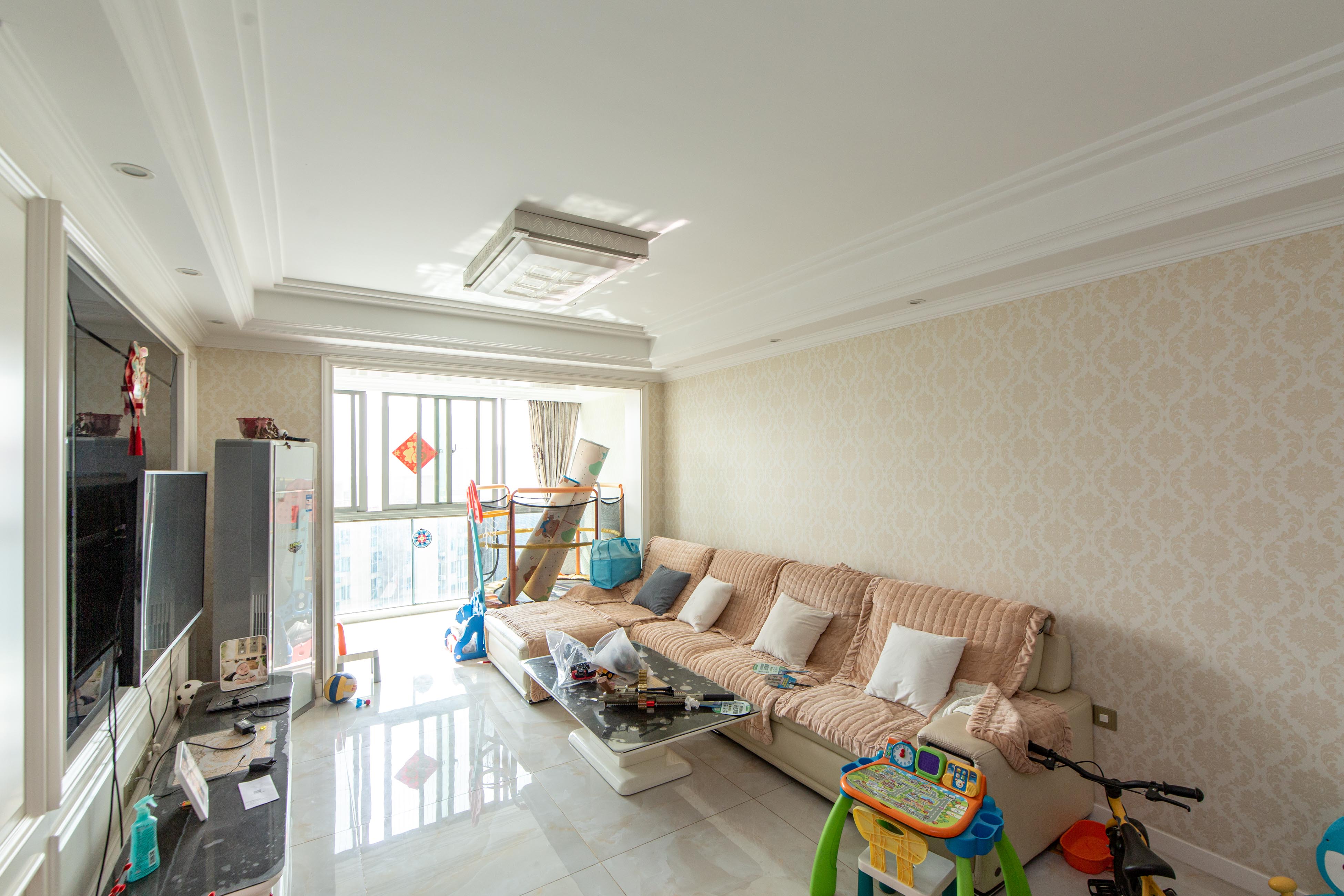 新城新世界一二三期  2室2厅1卫    107.0万客厅