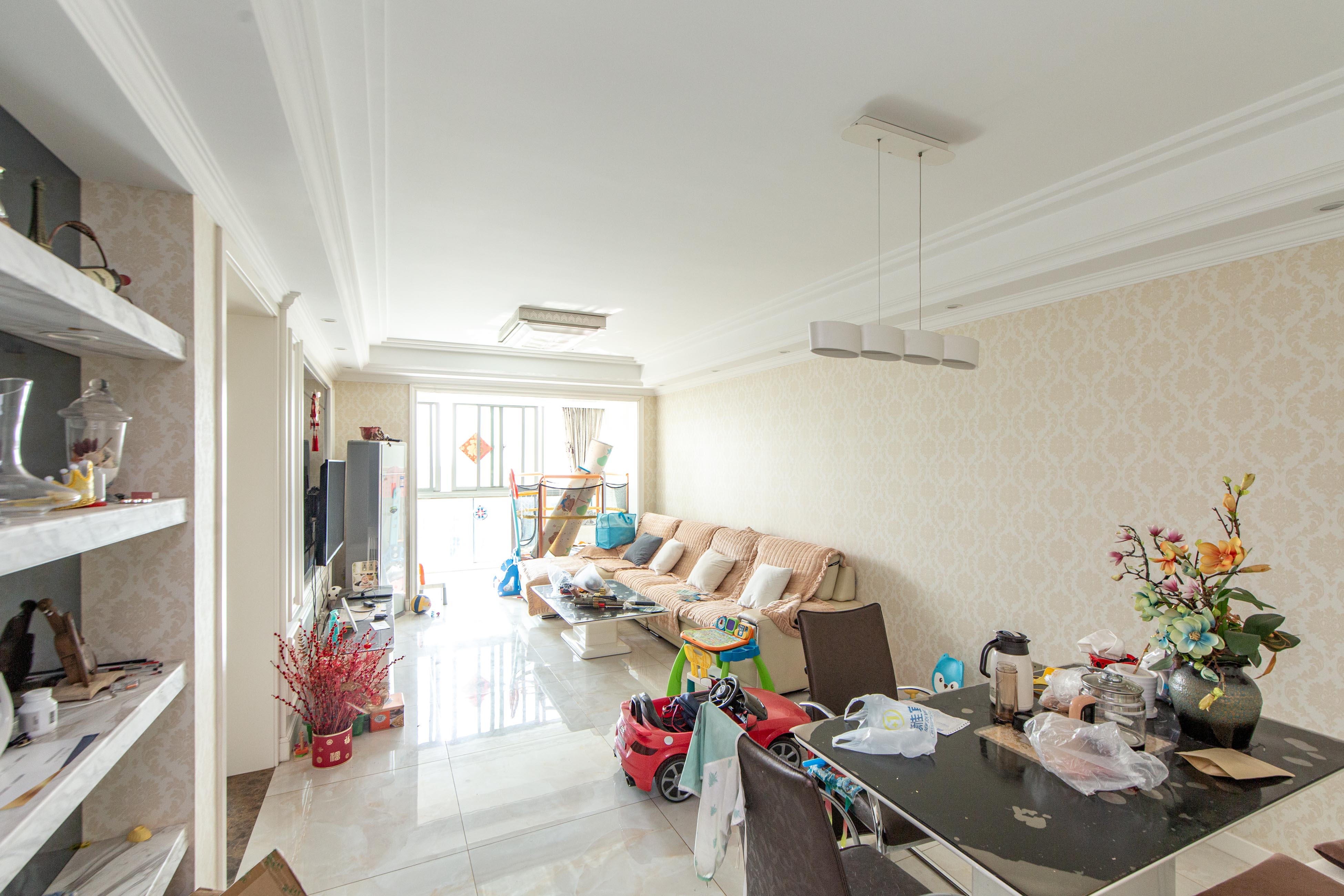 新城新世界一二三期  2室2厅1卫    107.0万客厅