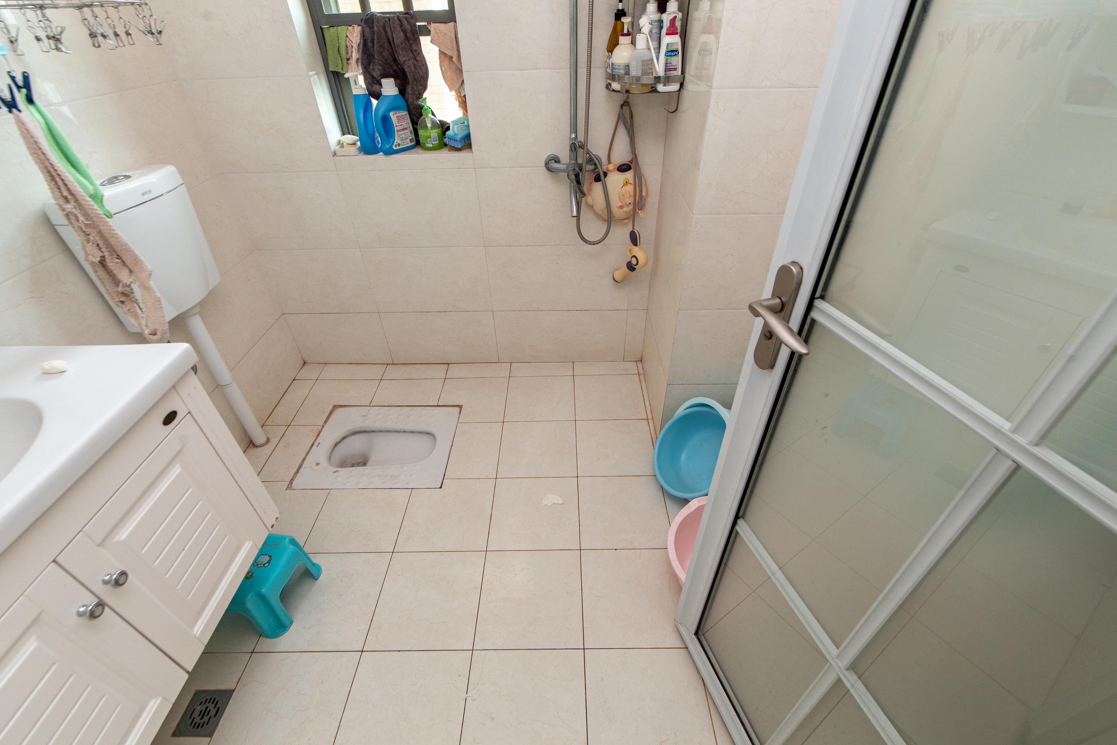 新城新世界一二三期  2室2厅1卫    107.0万卫生间