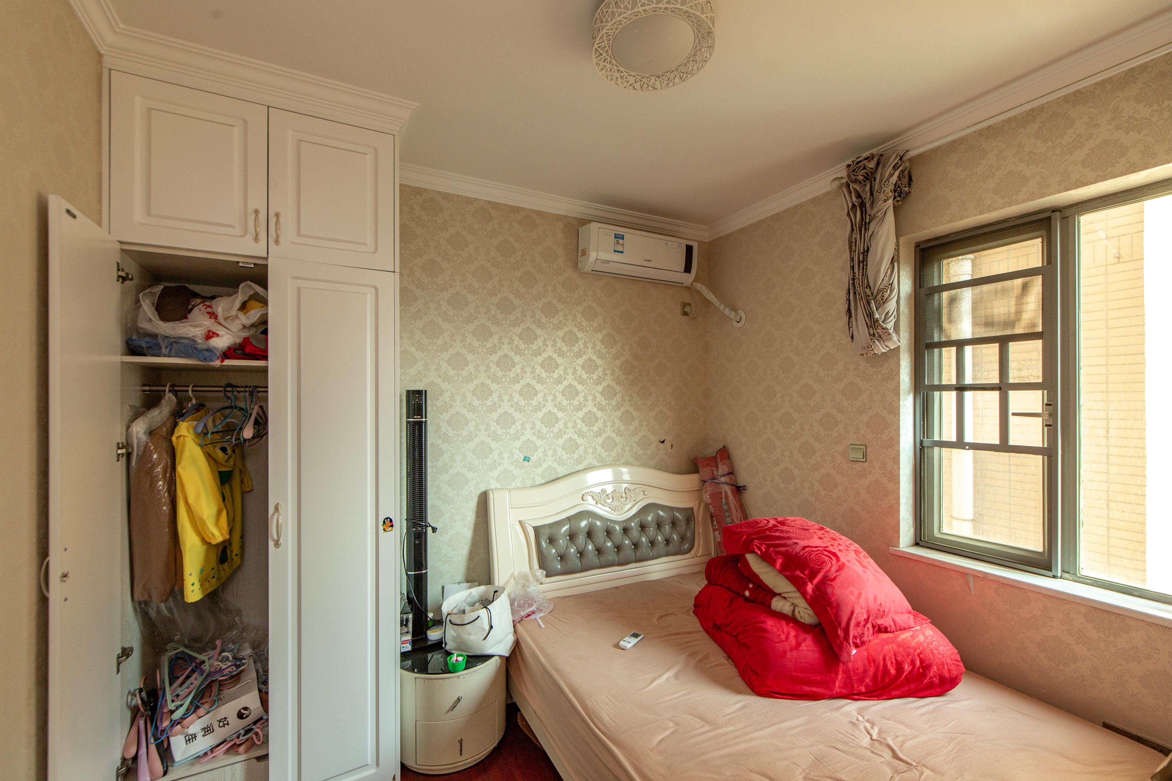 新城新世界一二三期  2室2厅1卫    107.0万卧室