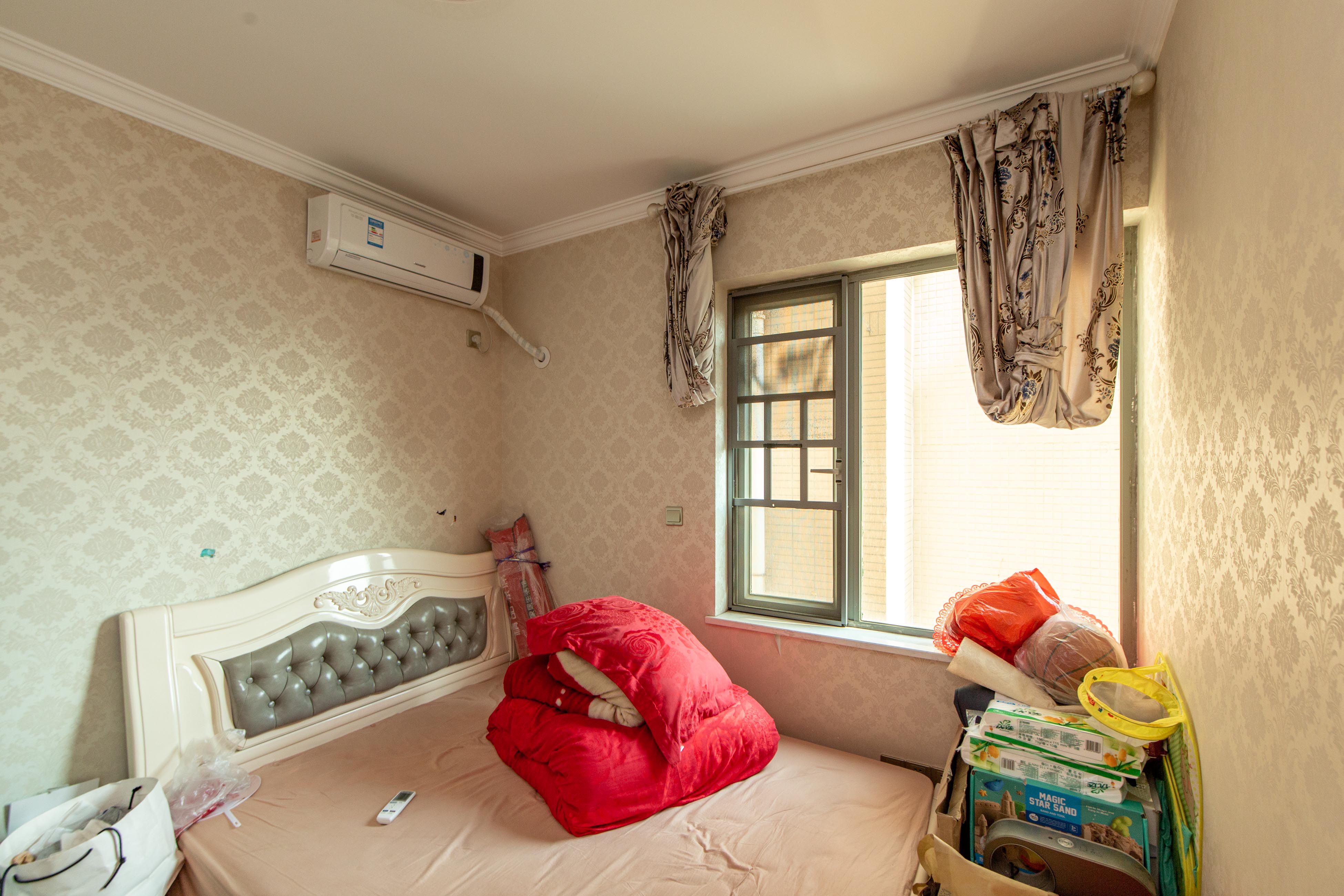 新城新世界一二三期  2室2厅1卫    107.0万卧室