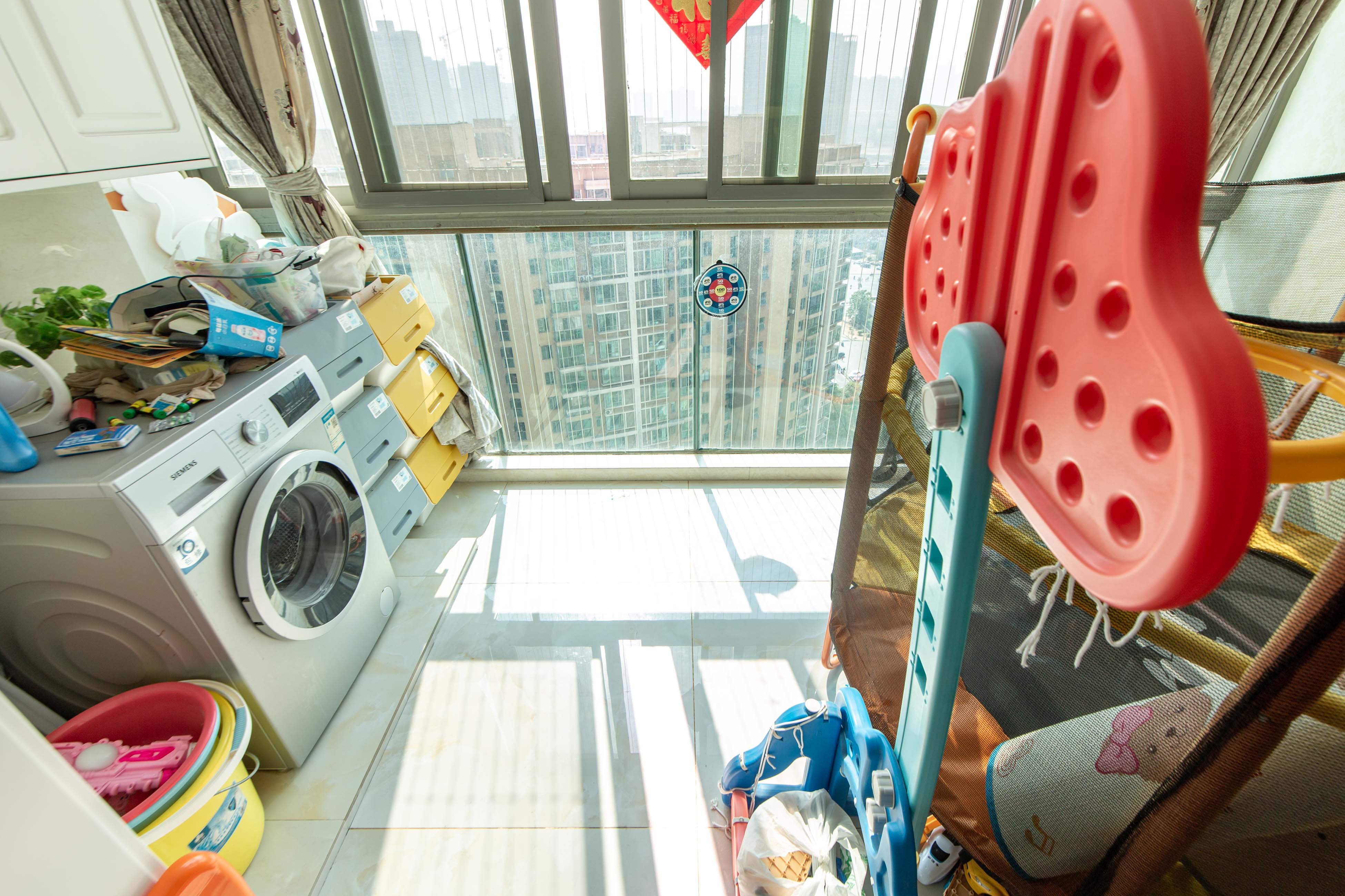 新城新世界一二三期  2室2厅1卫    107.0万阳台